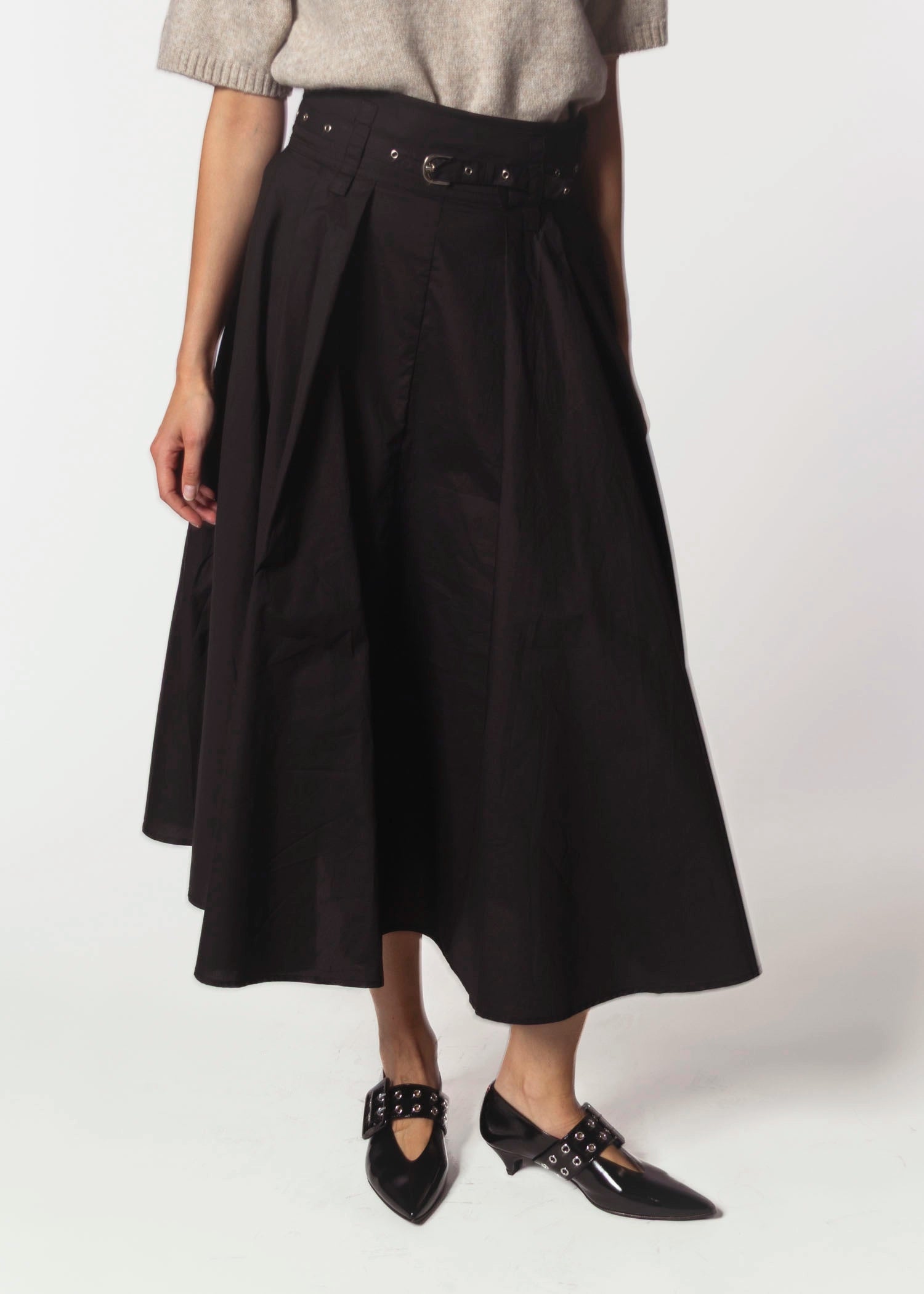 swatch_black patent fosa pump