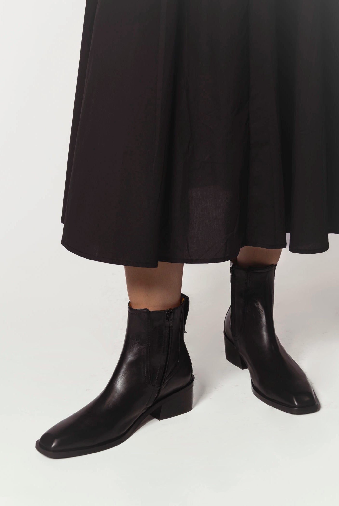 swatch_black leather ankle boot