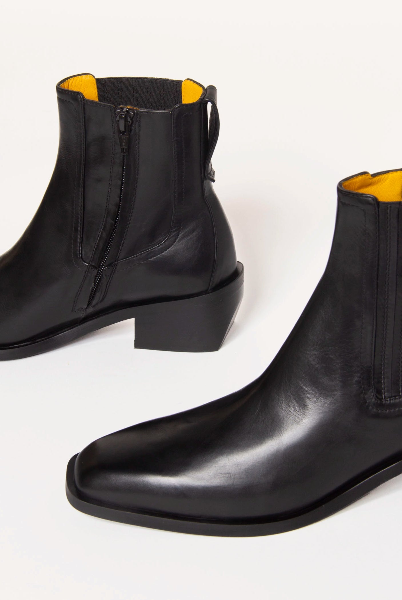 swatch_black leather ankle boot