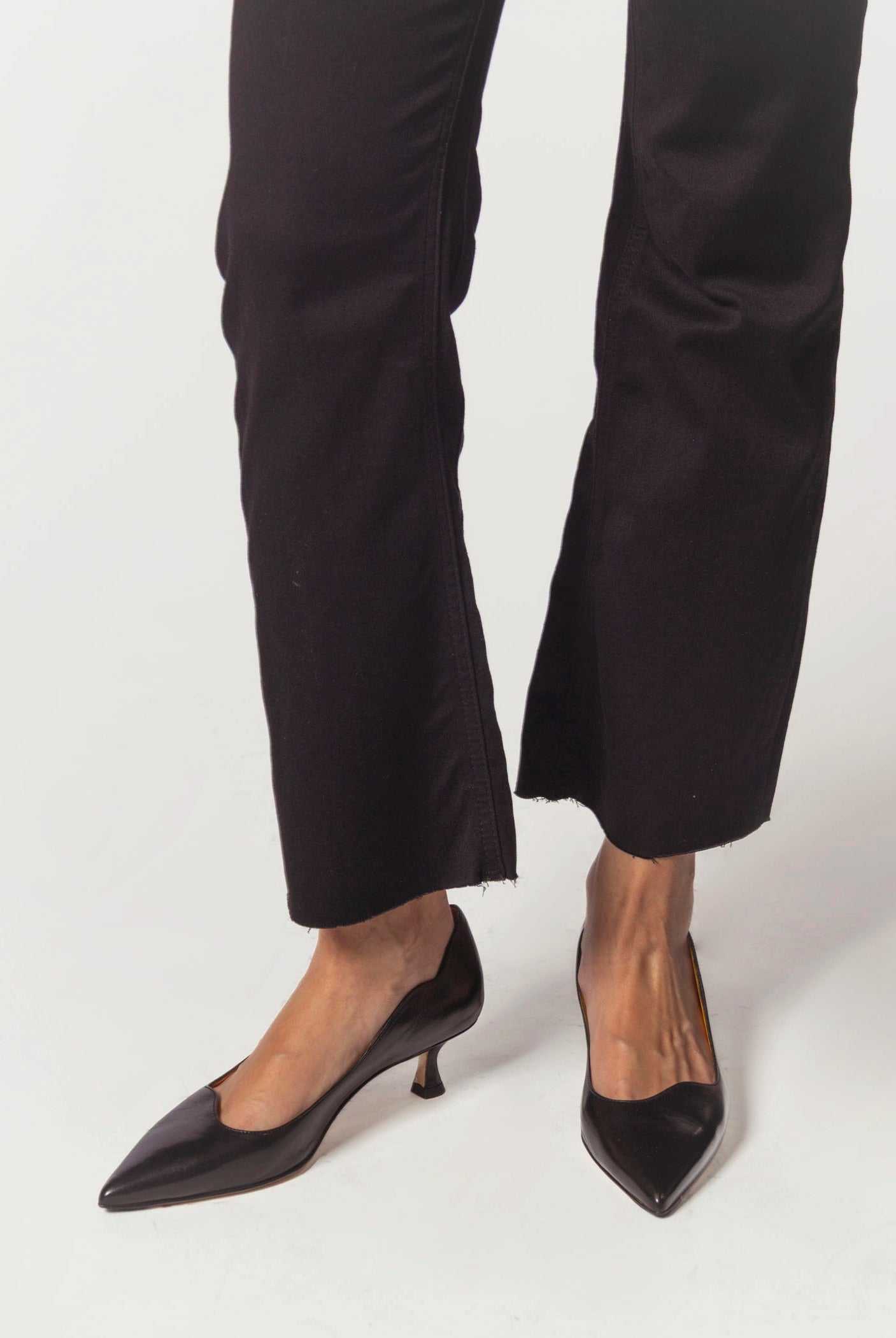 swatch_Black Leather pump