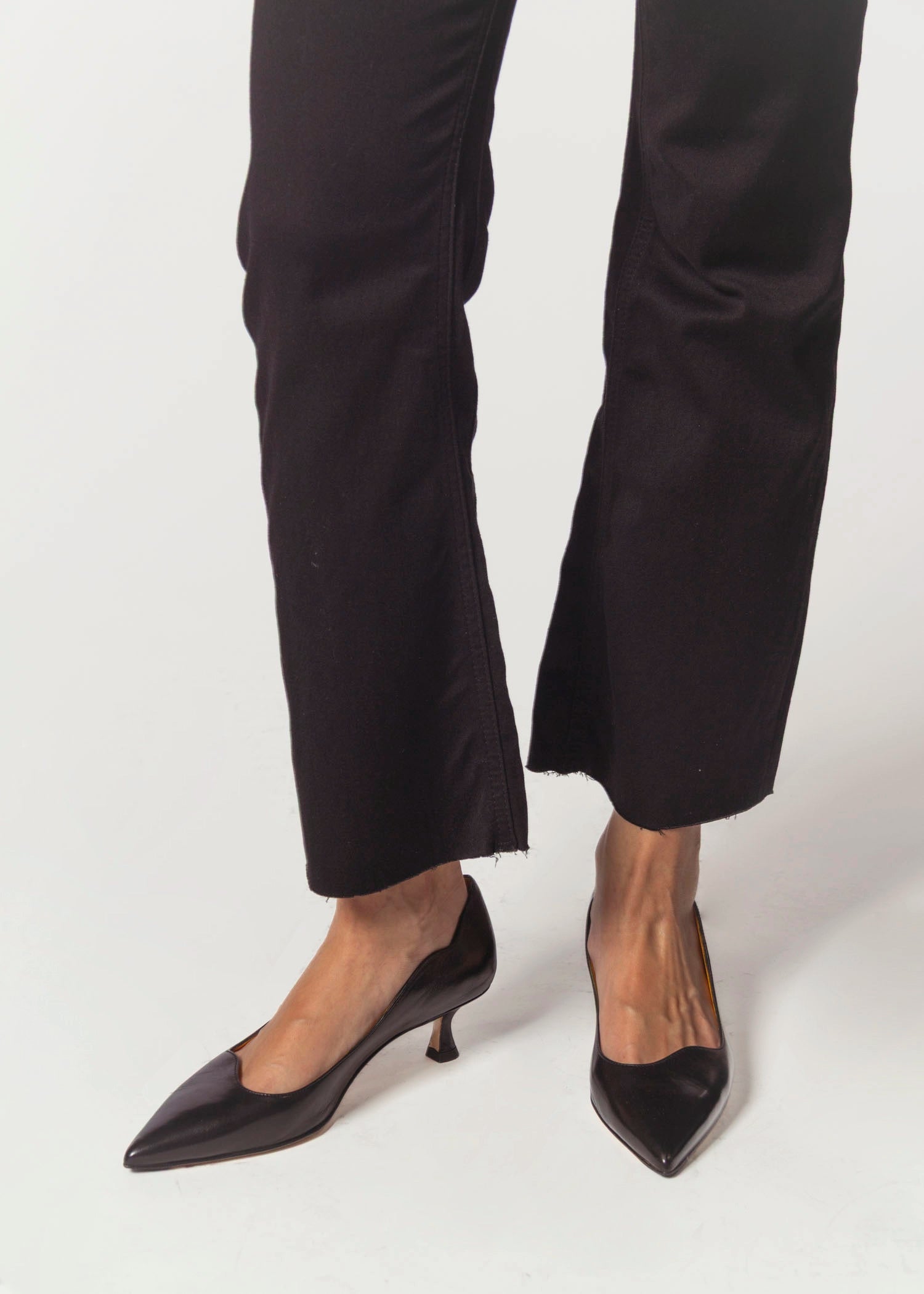 swatch_Black Leather pump