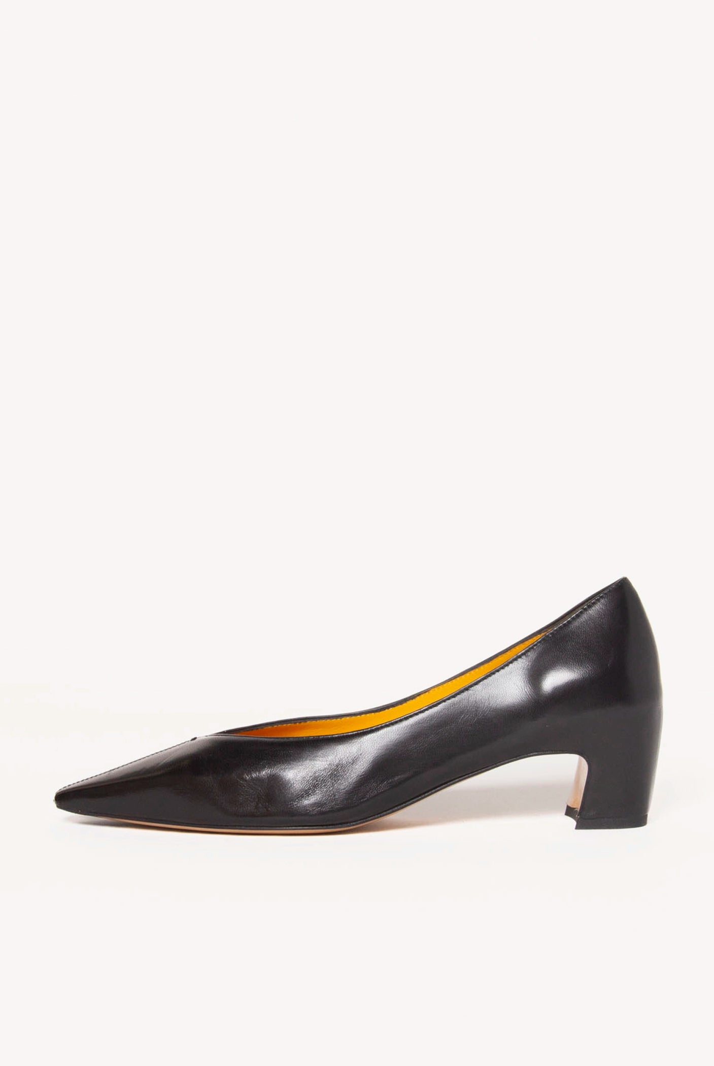 swatch_Black Leather vale pump