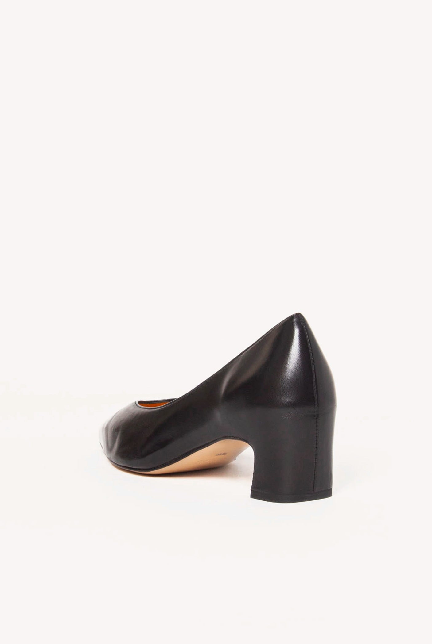 swatch_Black Leather vale pump