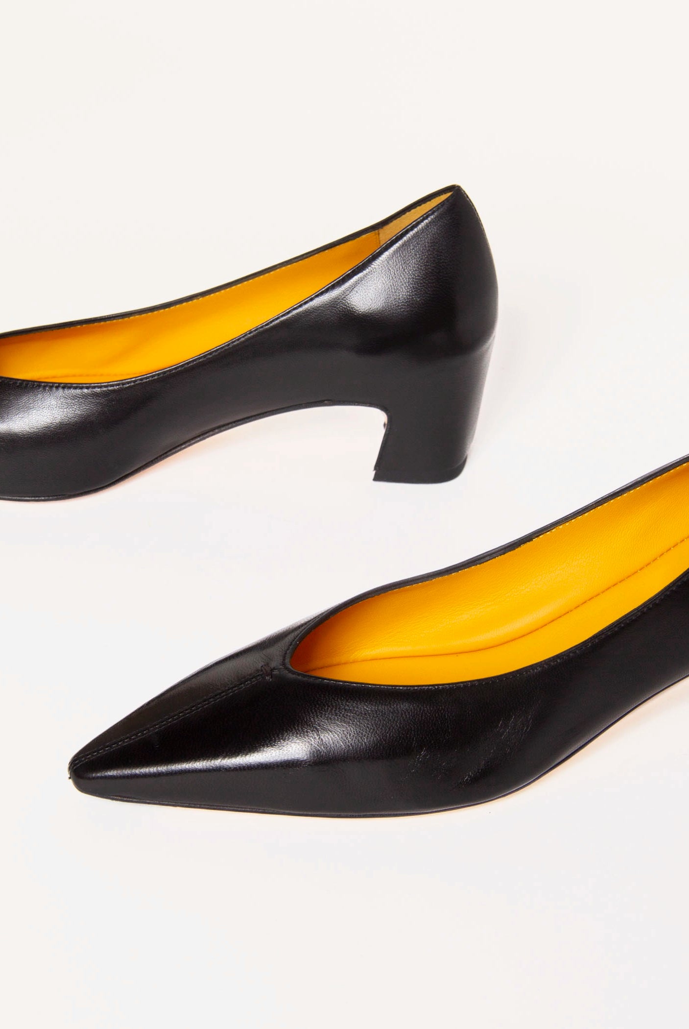 swatch_Black Leather vale pump