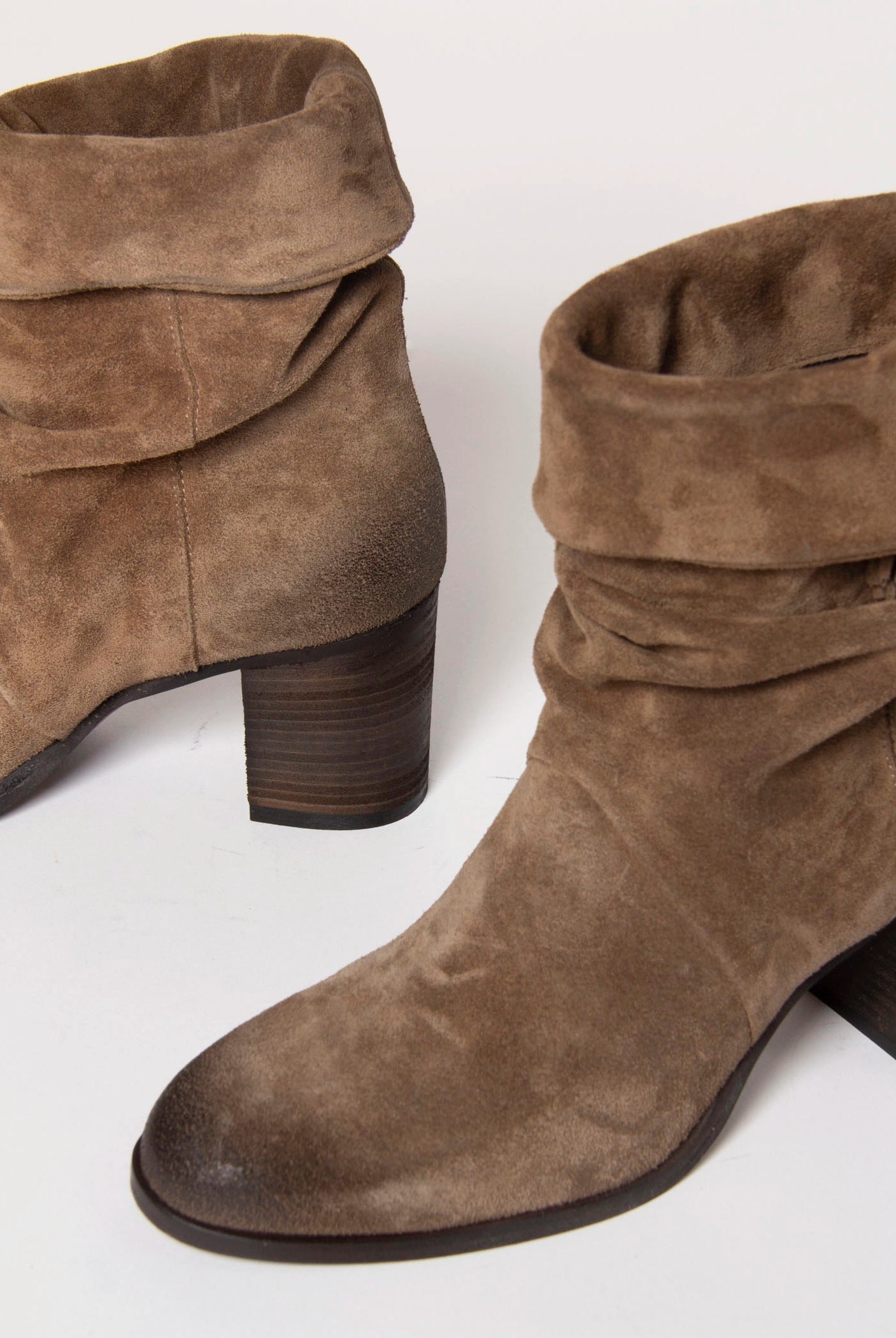 swatch_Sesame Suede heeled fringe boot