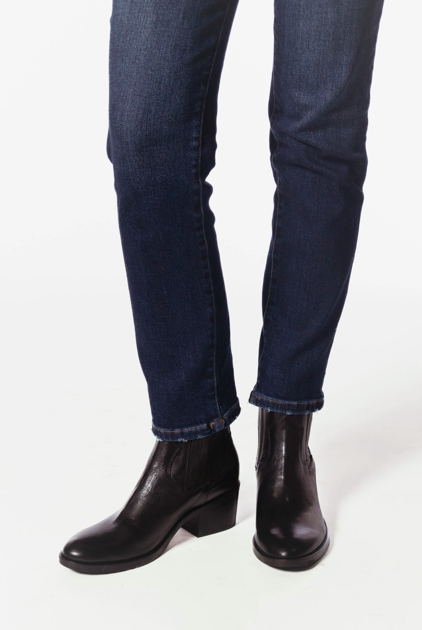 swatch_Black Leather chelsea boot