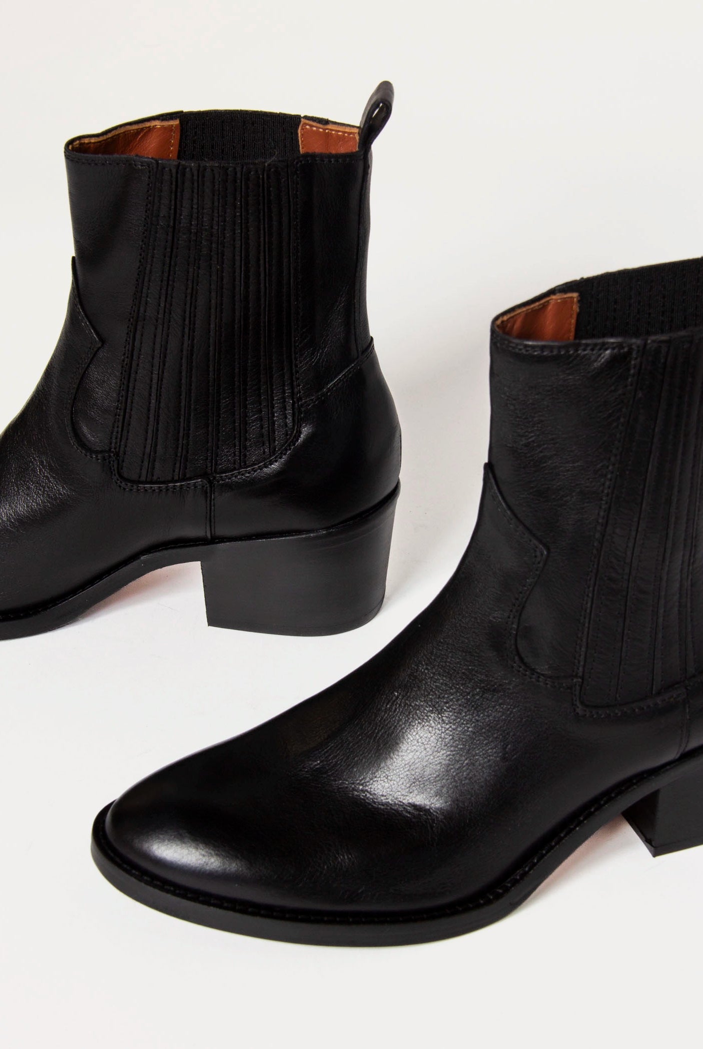 swatch_Black Leather chelsea boot