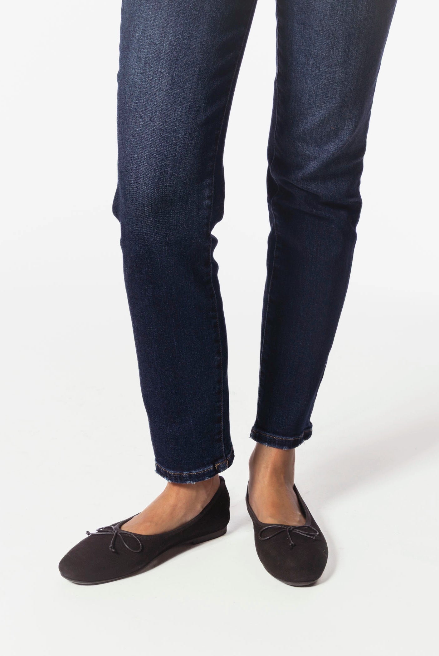 swatch_Black Suede ballet flat shoes