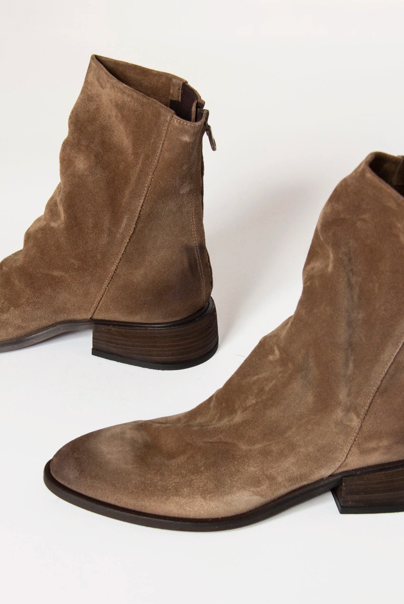 swatch_Sesame Suede l'idea ruched ankle boot