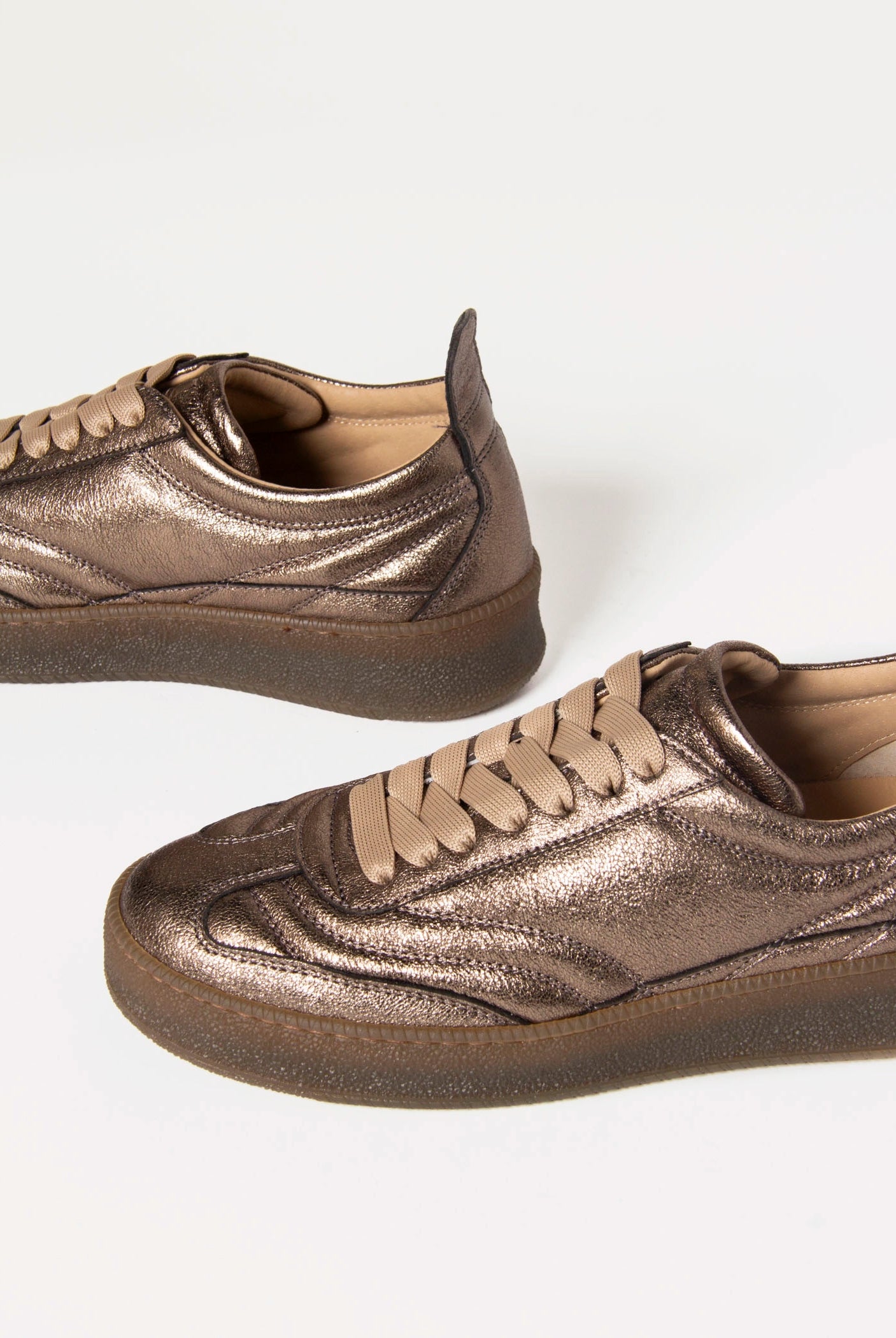 swatch_Bronze Leather sneaker