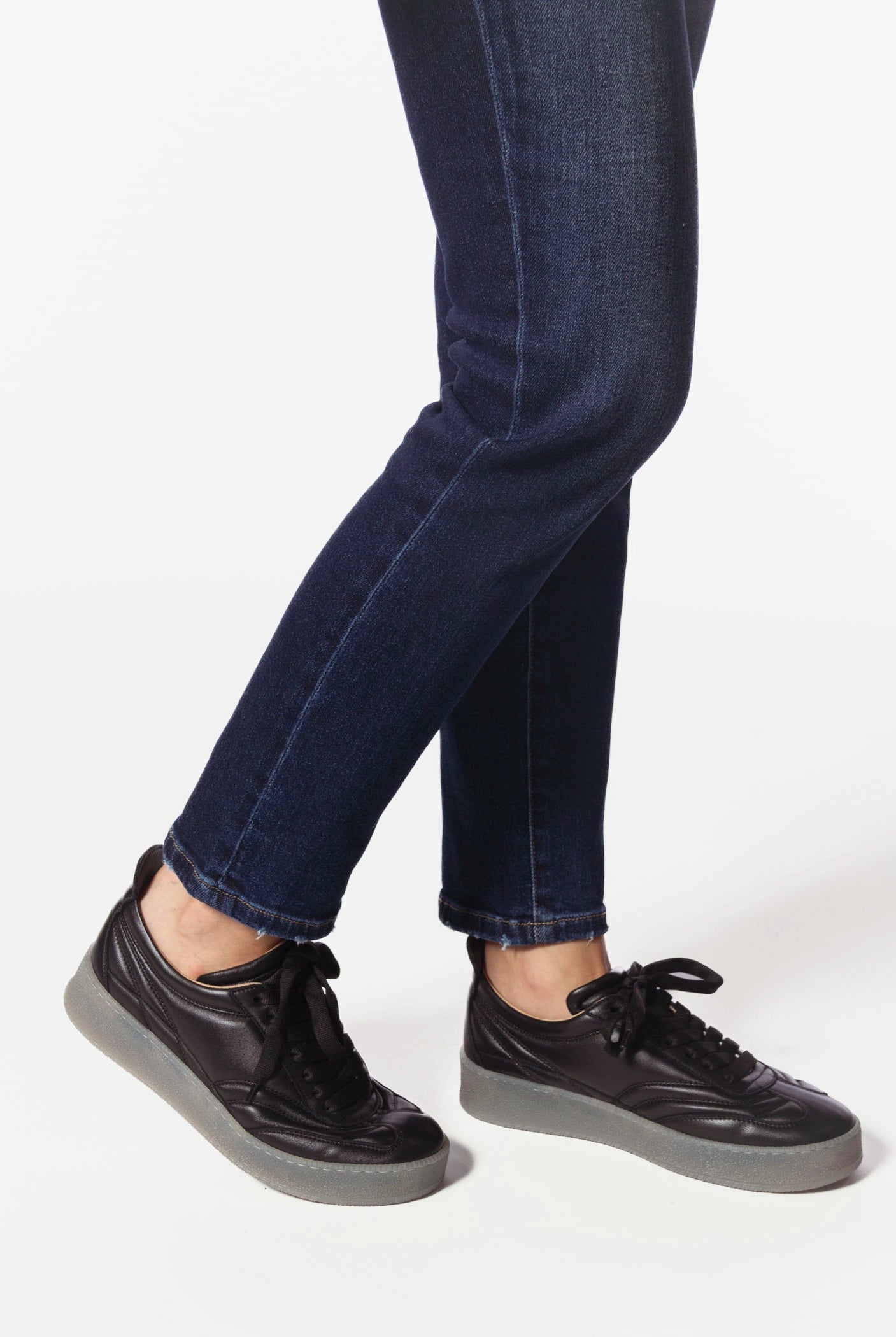 swatch_Black Leather sneaker