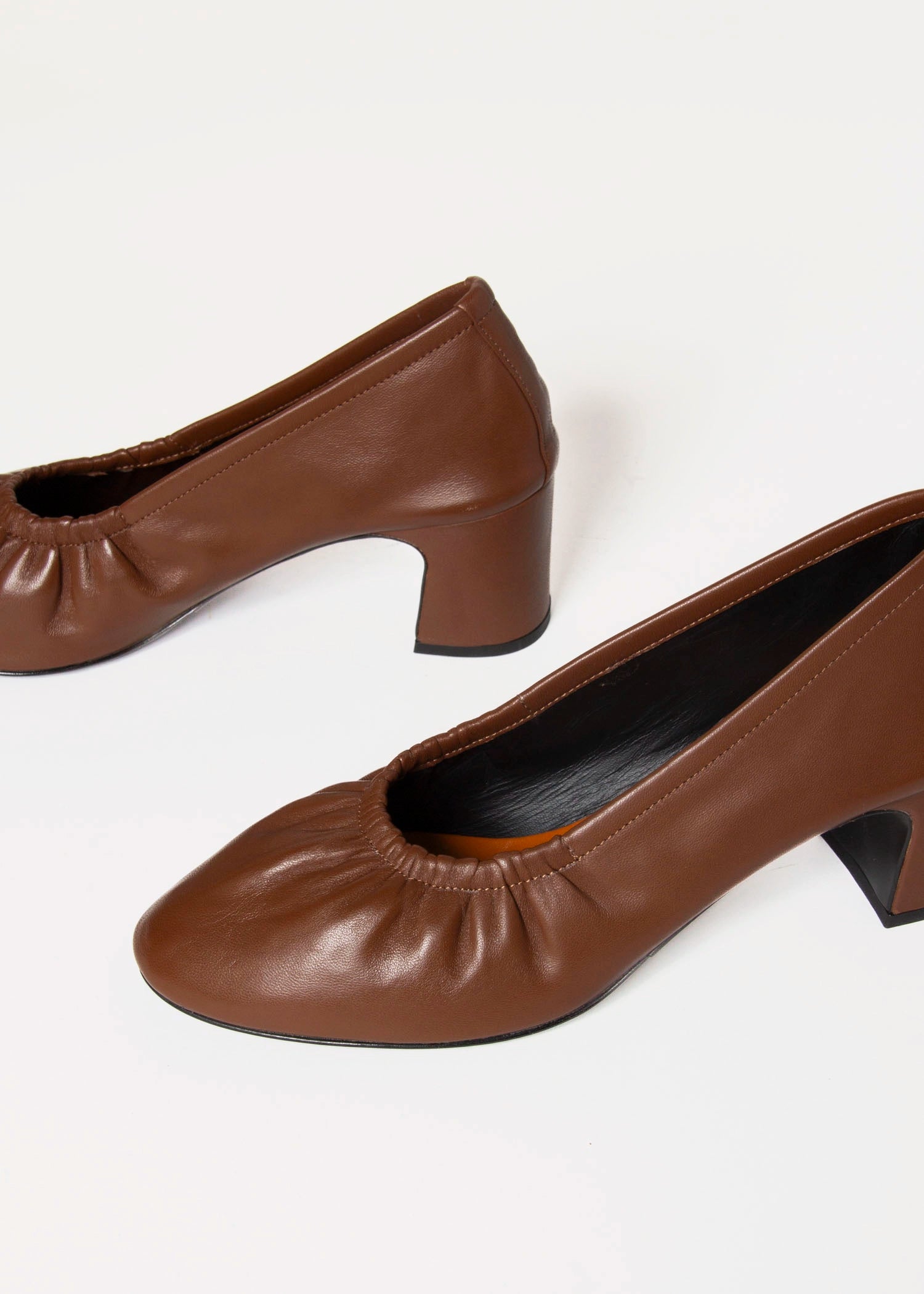 swatch_Brown Leather ruched pump shoes