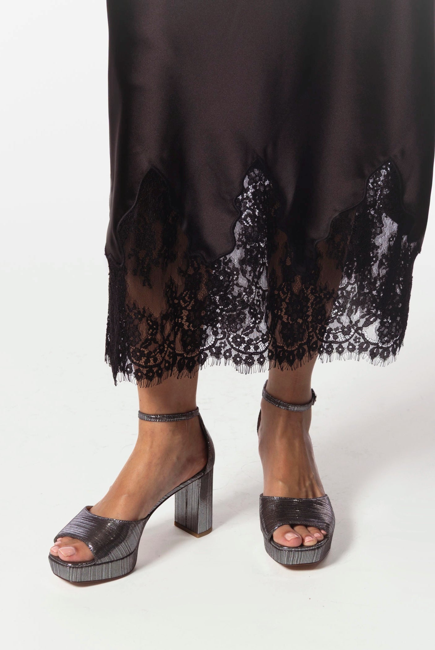 swatch_Pewter pearly platform sandal shoes