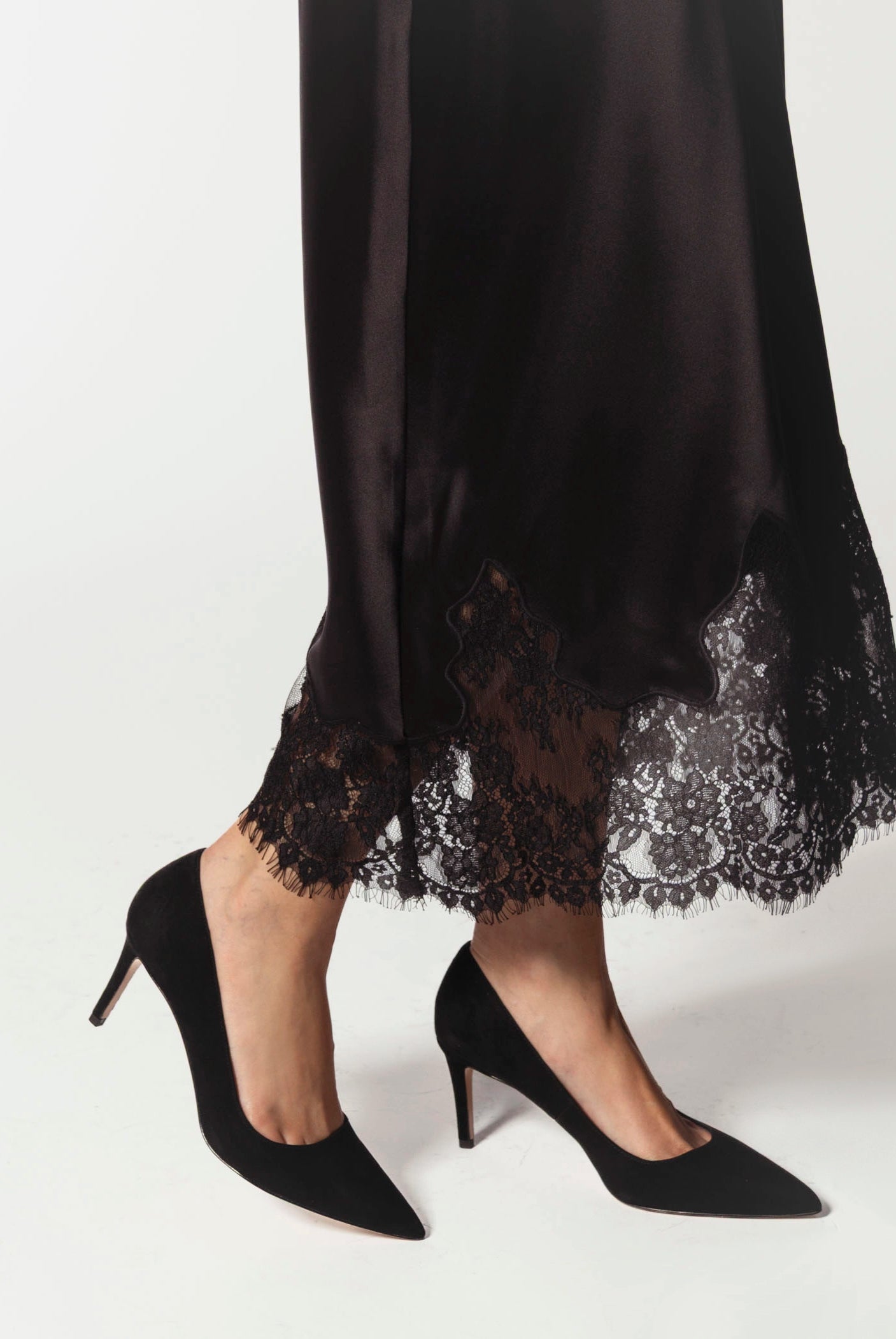 swatch_Black Suede lizel suede pump shoes