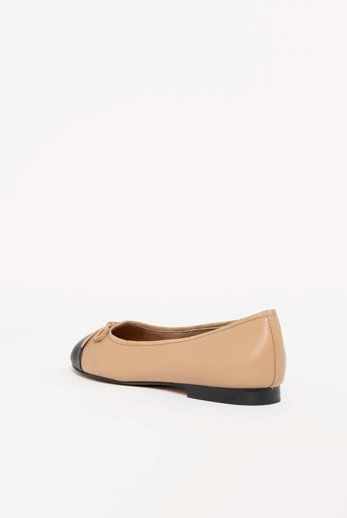 swatch_Black/Natural kit leather ballet flat