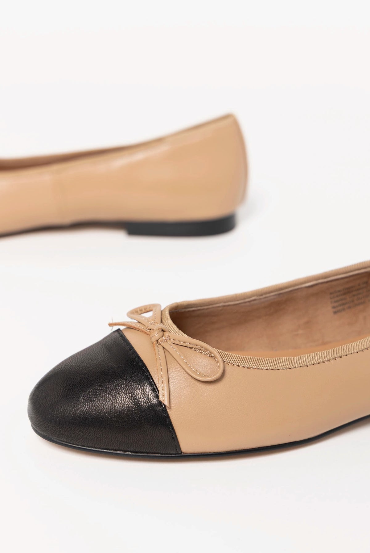 swatch_Black/Natural kit leather ballet flat