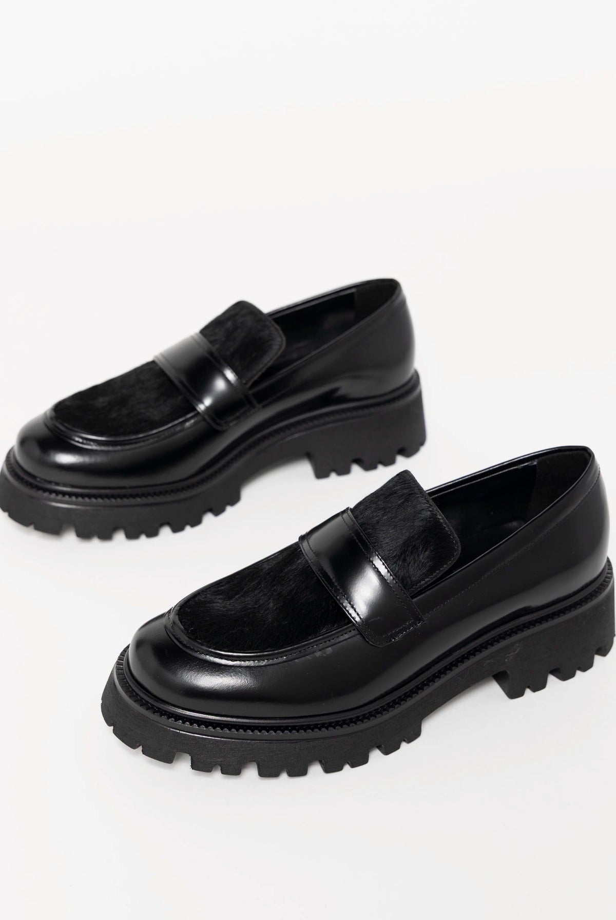swatch_Black Leather l'idea italian leather lug sole loafer
