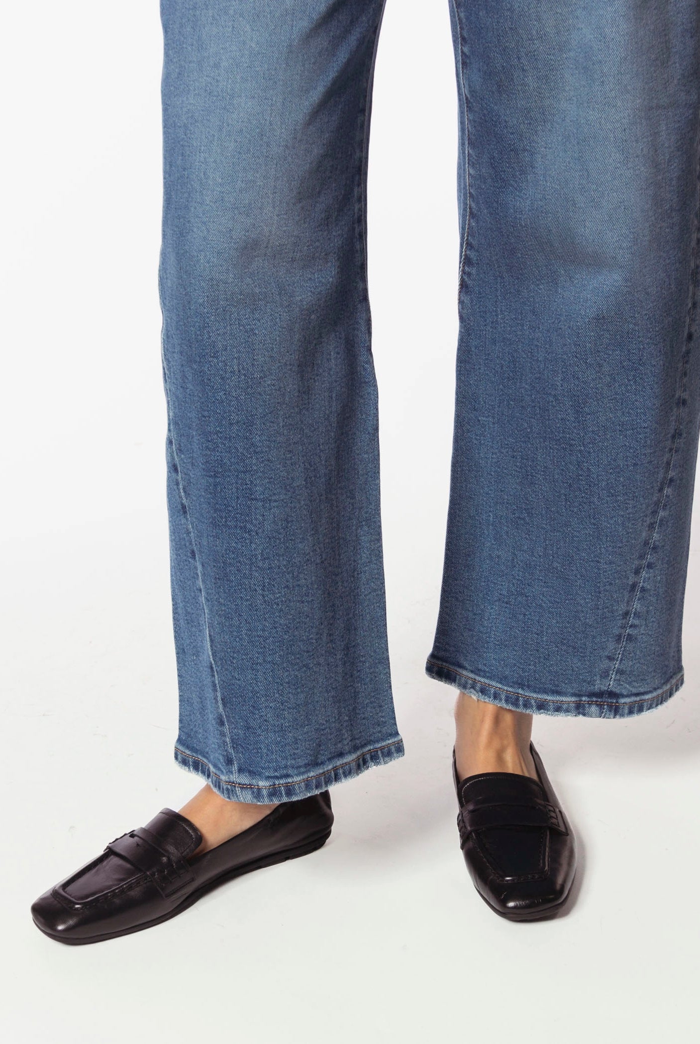 swatch_Black Leather driving moccasin loafers shoes