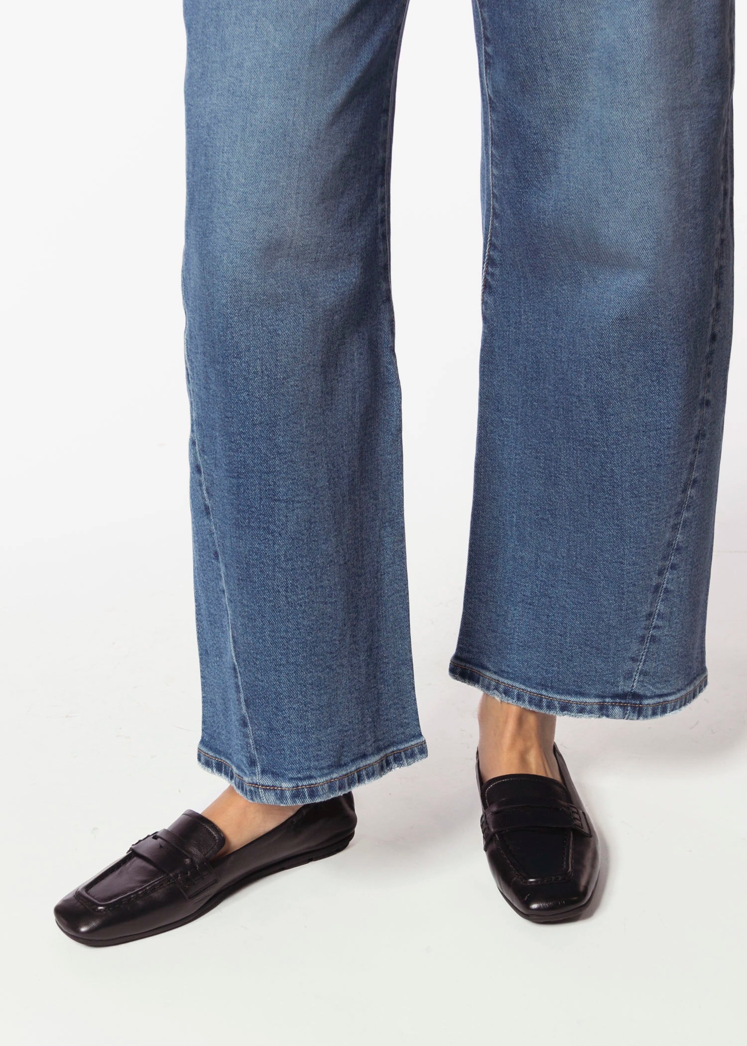 swatch_Black Leather driving moccasin loafers shoes