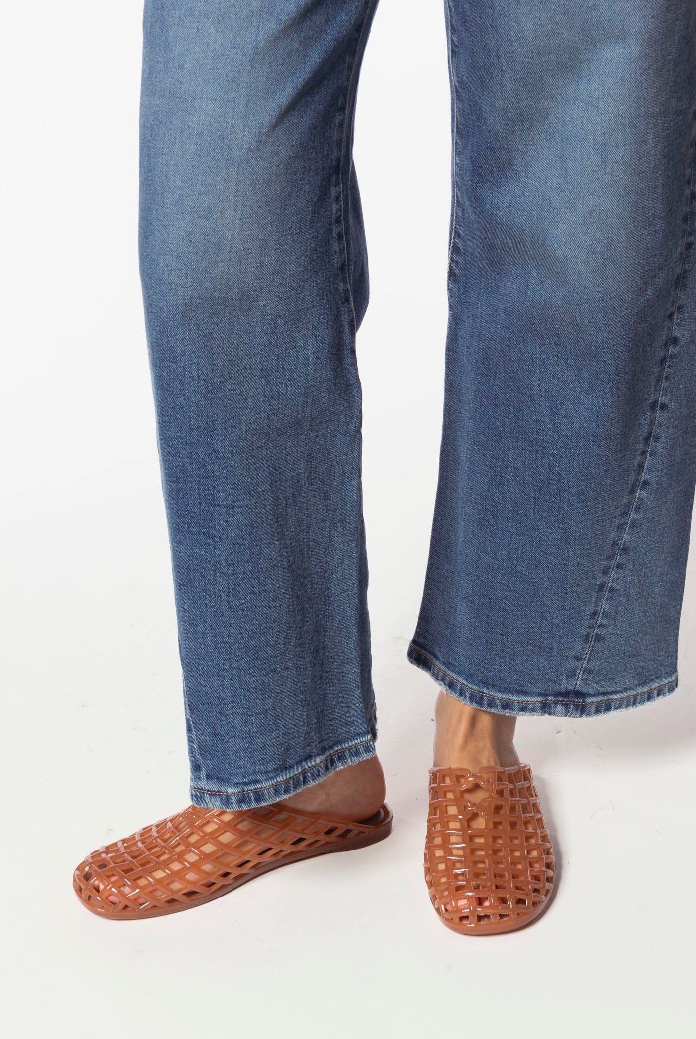 swatch_Natural sea glass jelly slide shoes