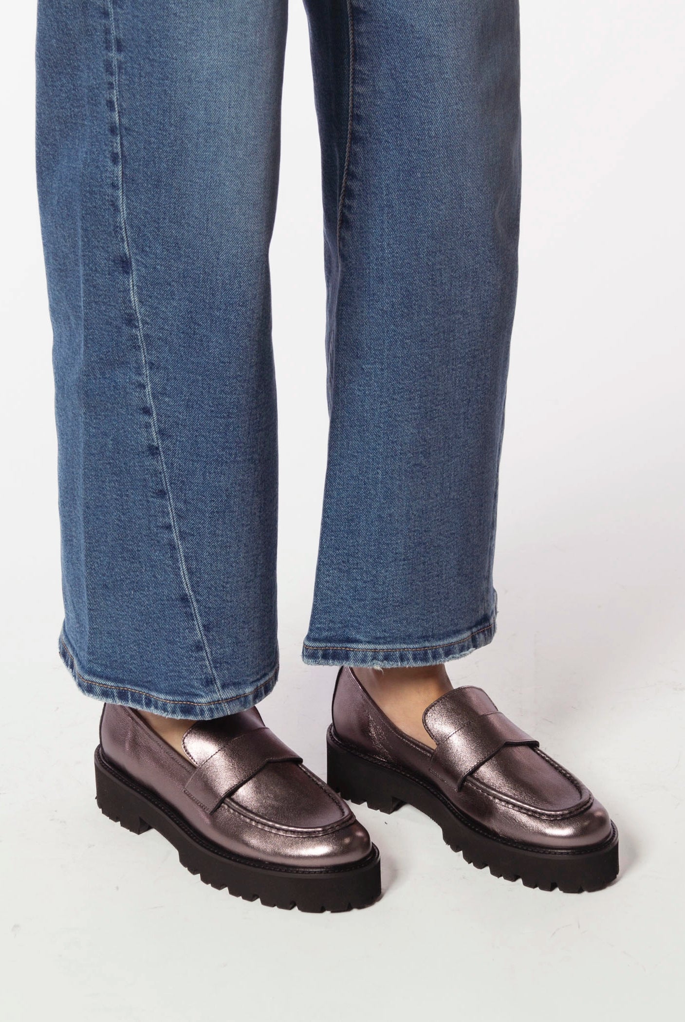 swatch_Pewter Leather lug sole loafer shoes