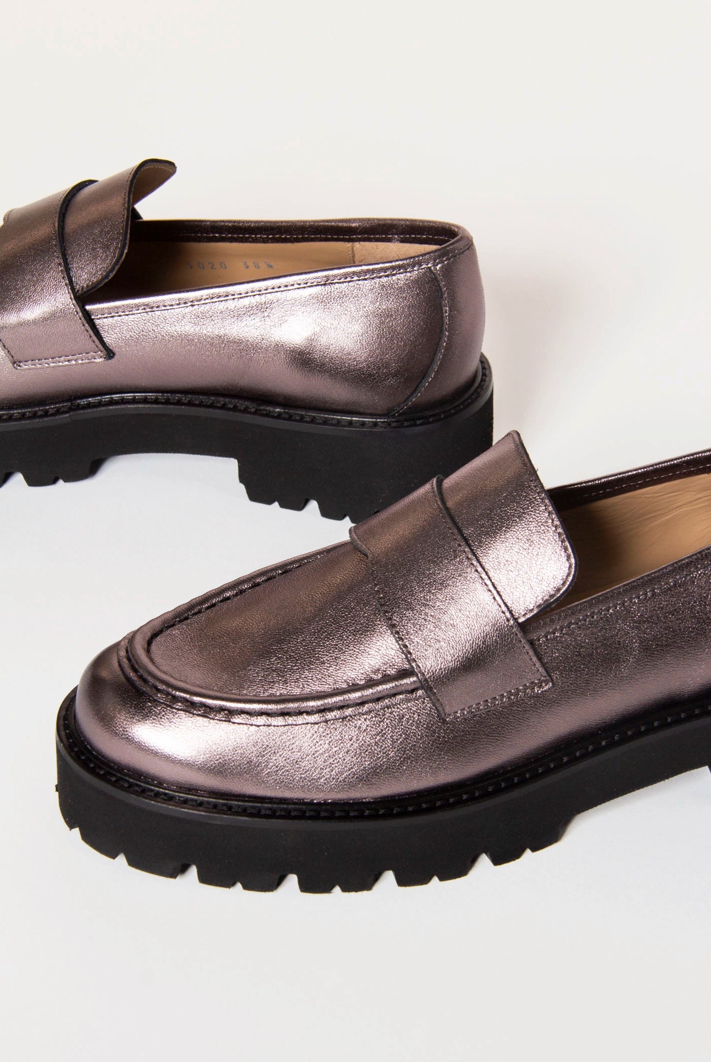 swatch_Pewter Leather lug sole loafer shoes