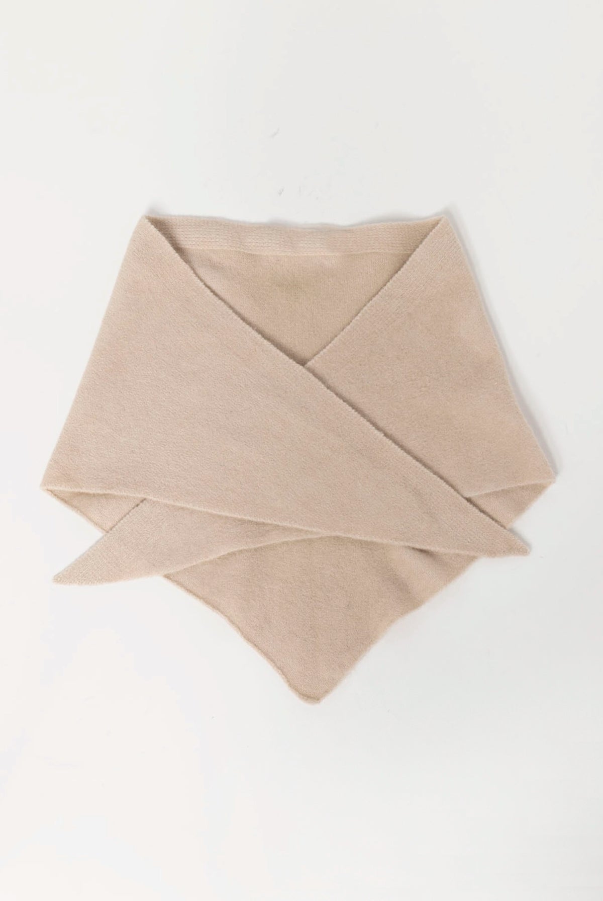swatch_Beige wool knit triangle scarf