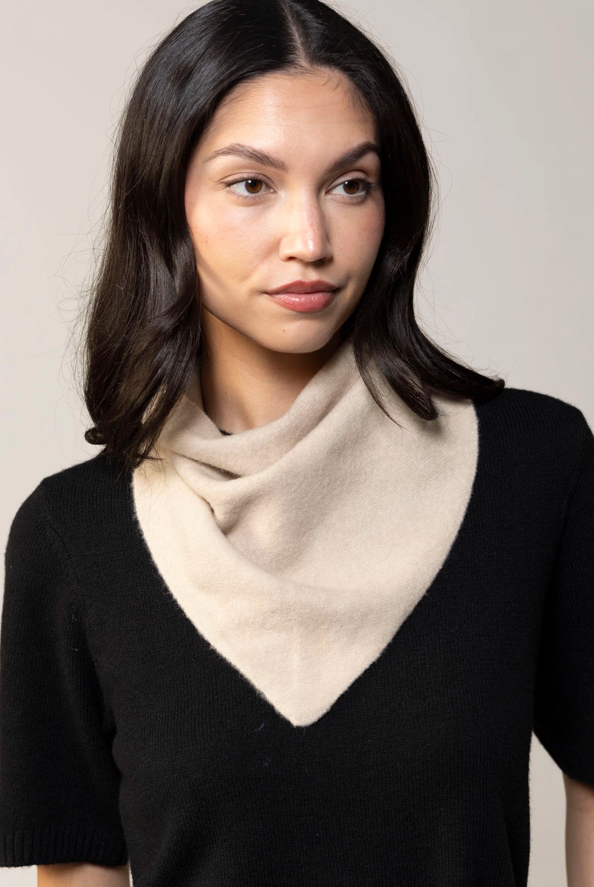 swatch_Beige wool knit triangle scarf