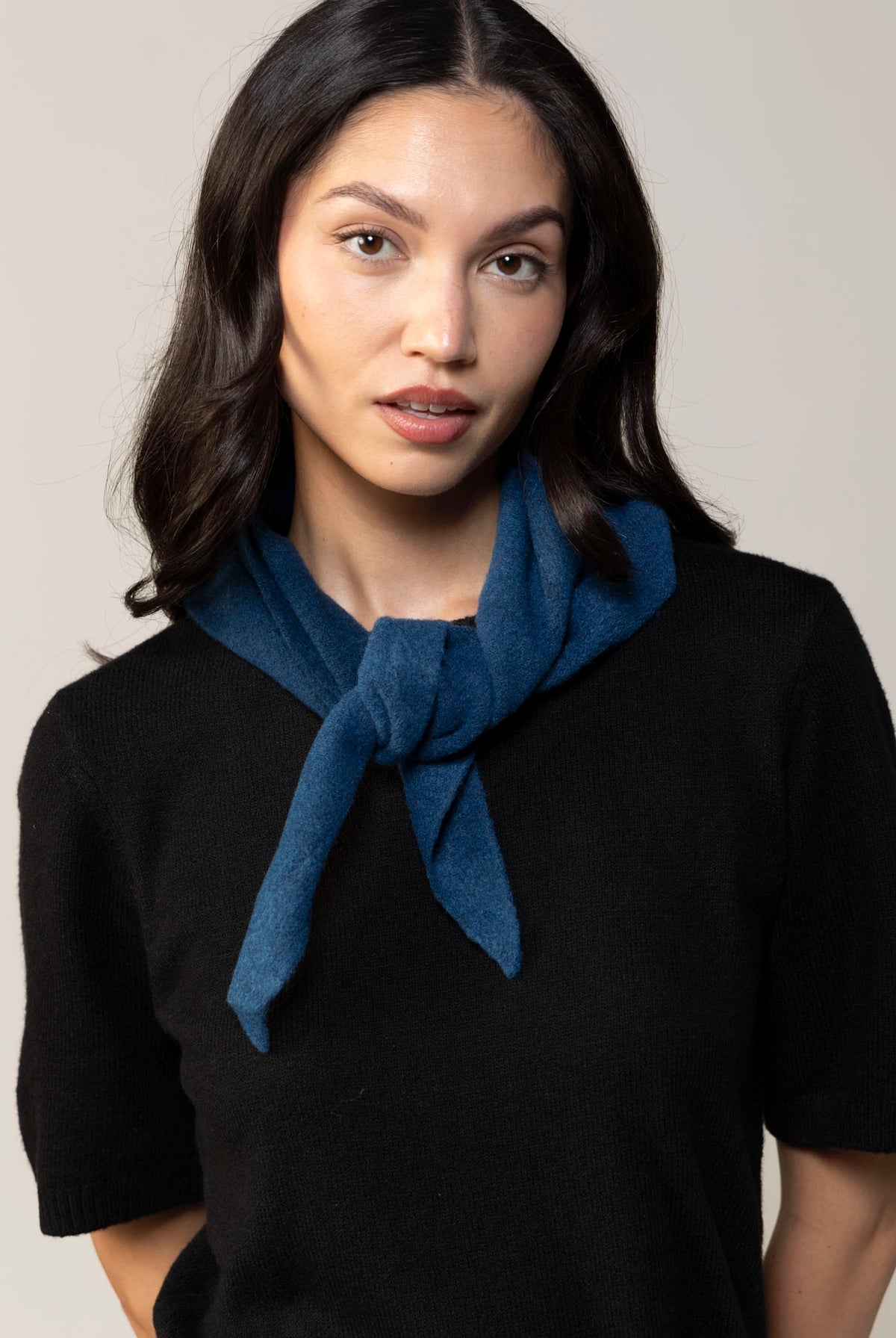 swatch_Blue wool knit triangle scarf