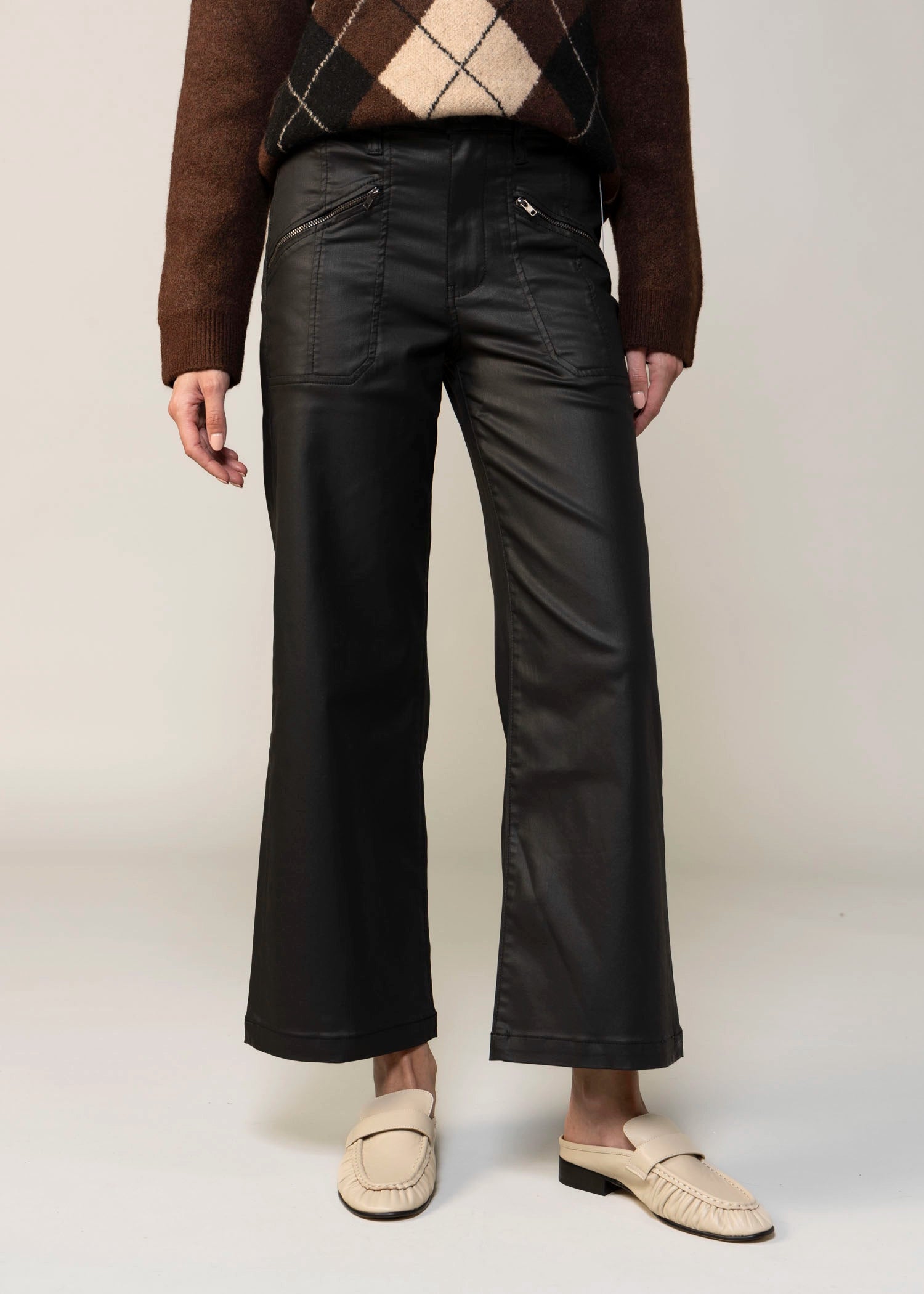 swatch_Matte Black kut from the kloth meg wide leg coated jean