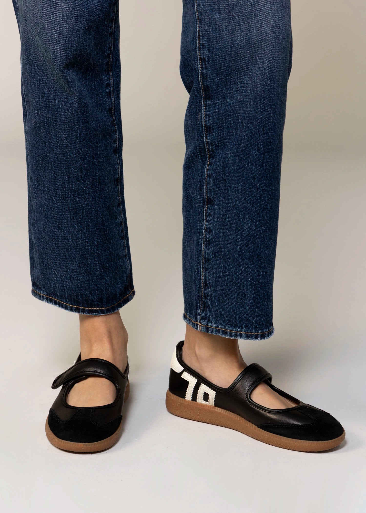 swatch_Black/Milk back70 aya mary jane sneaker