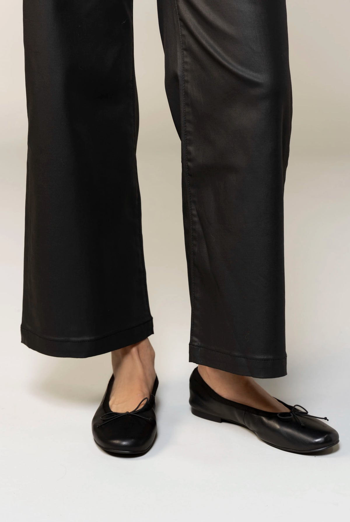 swatch_Black Leather tony bianco chelsea ballet flat