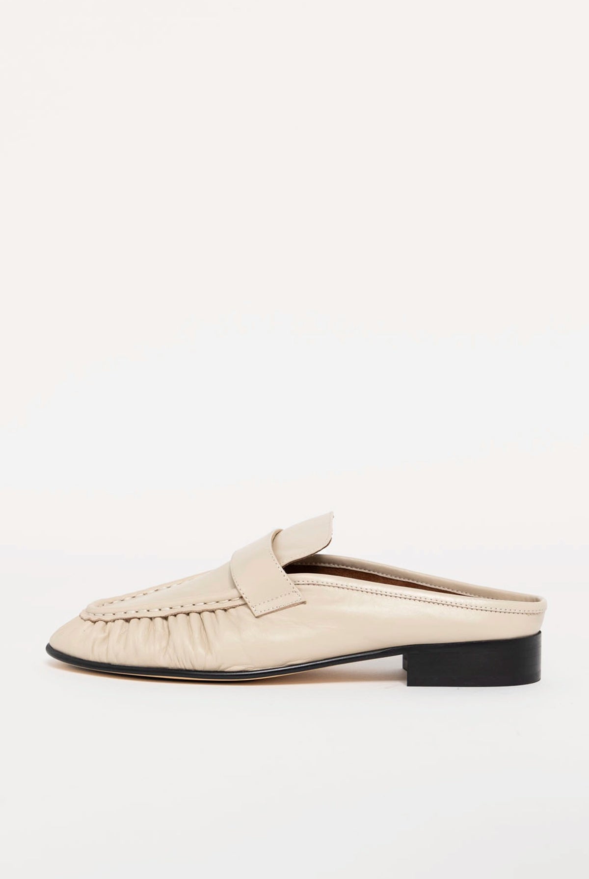 swatch_Vanilla Leather tony bianco glacier ruched mule loafer