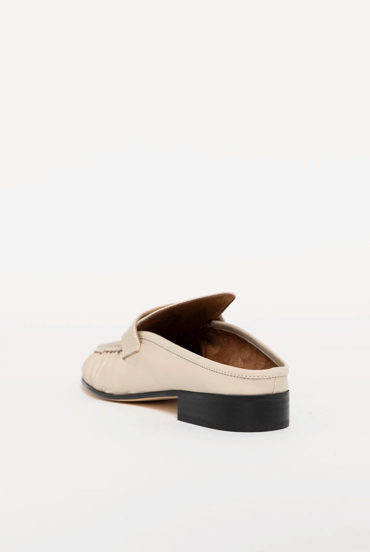 swatch_Vanilla Leather tony bianco glacier ruched mule loafer