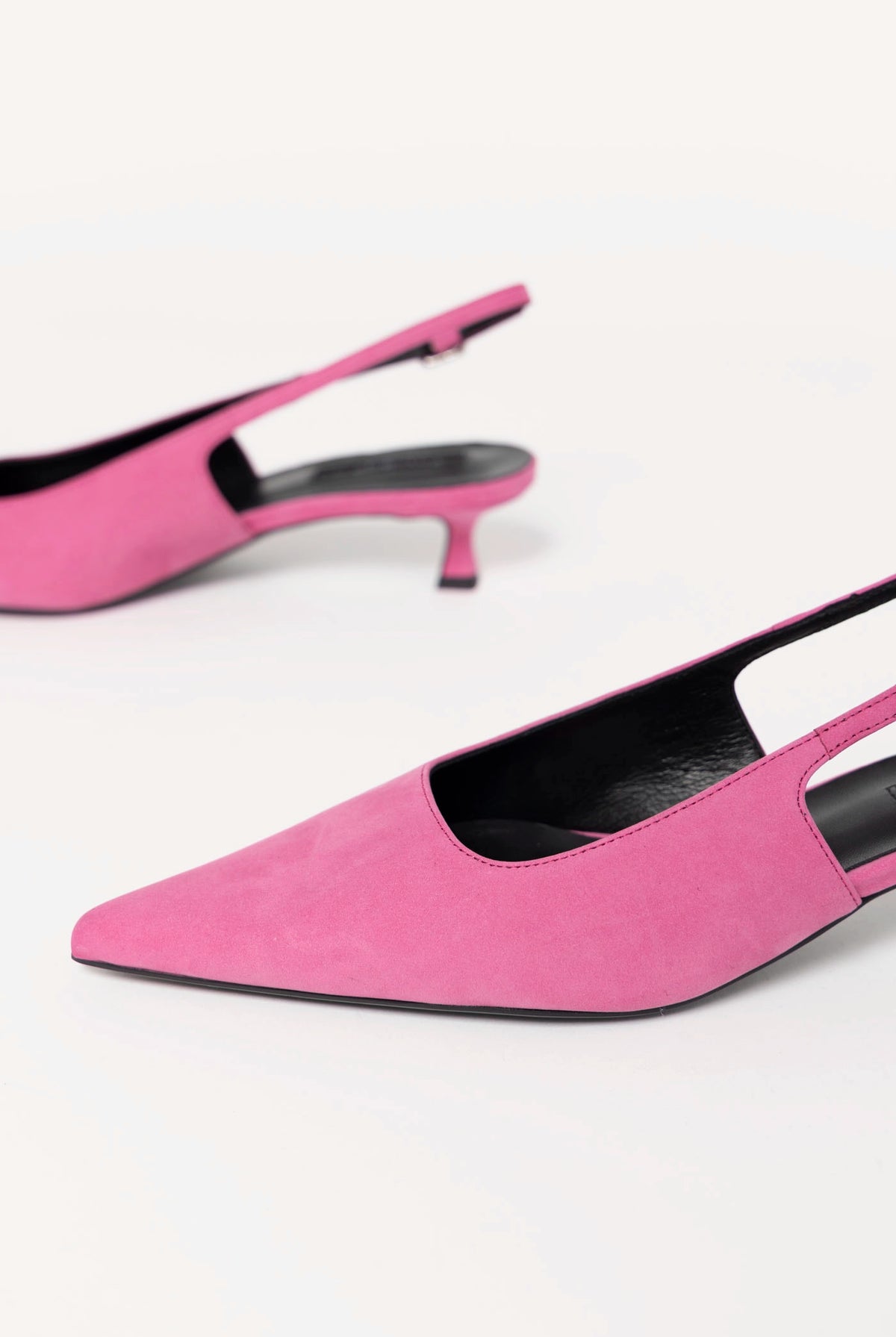 swatch_Fuchsia Leather tony bianco crush pump