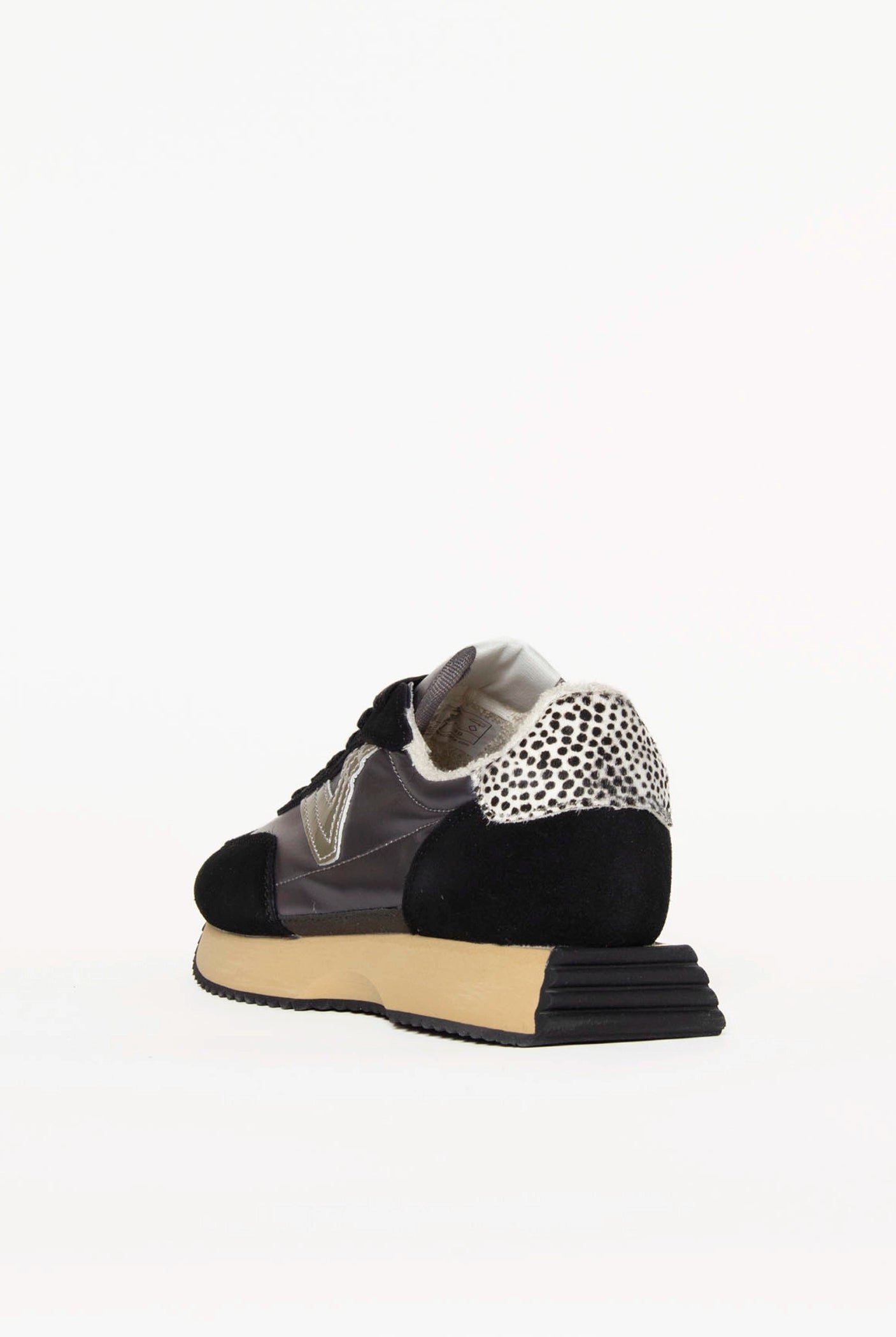 swatch_Black cosmos jogger sneaker