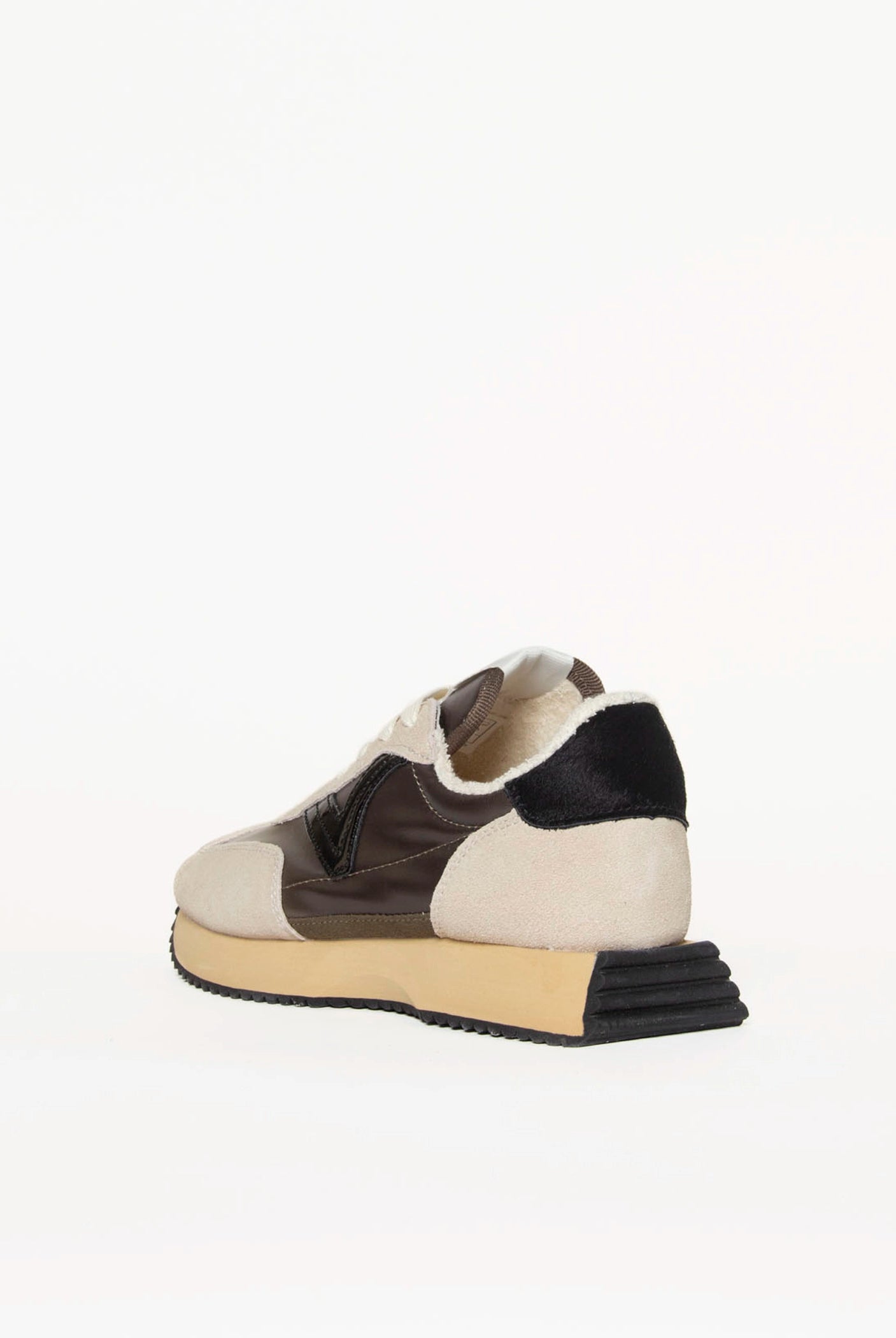 swatch_Beige cosmos jogger sneaker