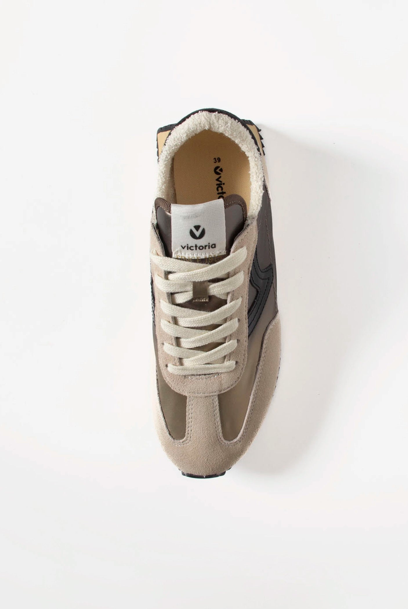 swatch_Beige cosmos jogger sneaker