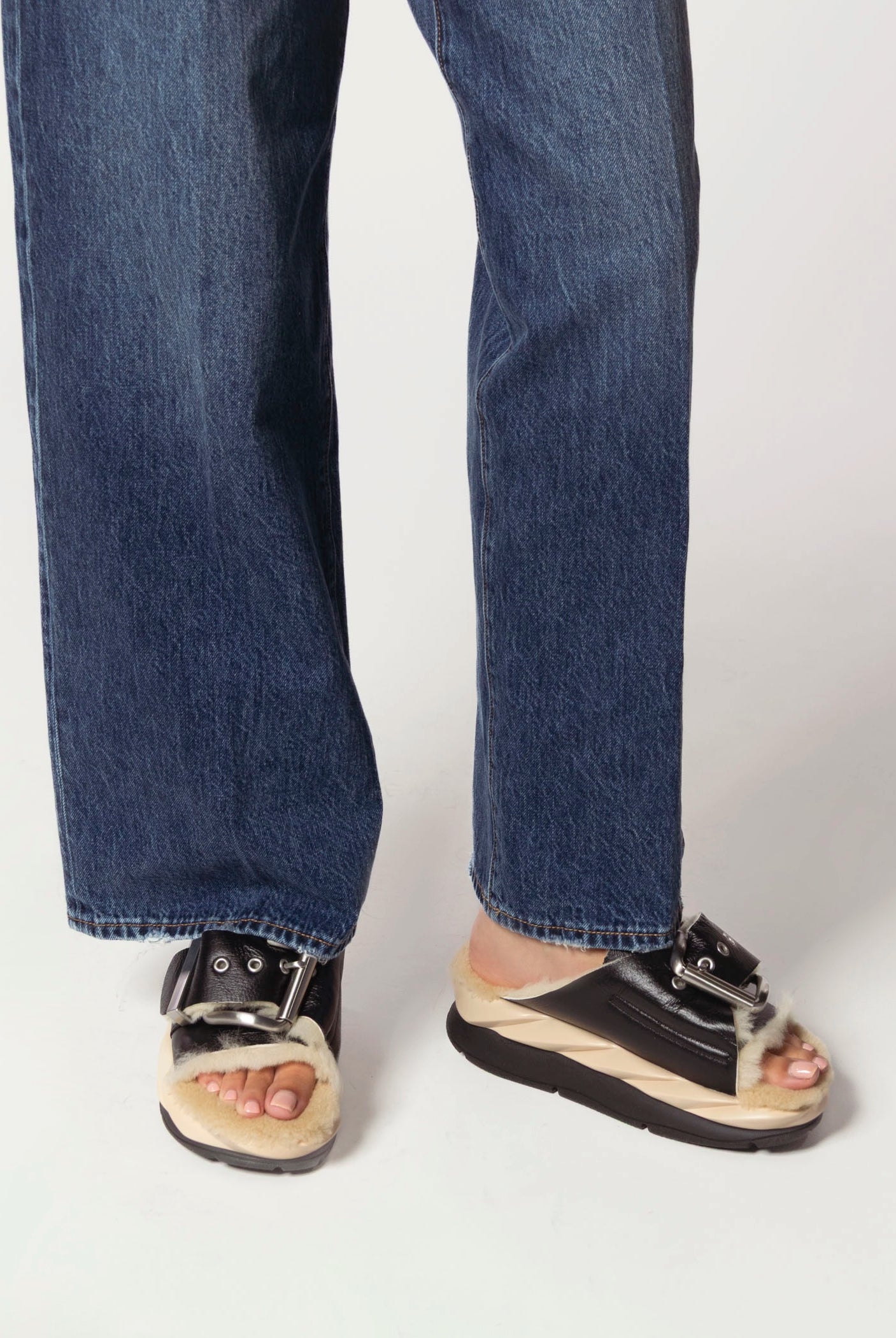 swatch_Oreo mellow laze shearling slipper