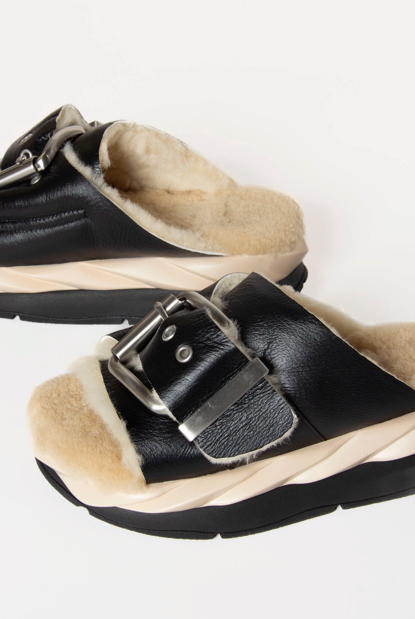 swatch_Oreo mellow laze shearling slipper