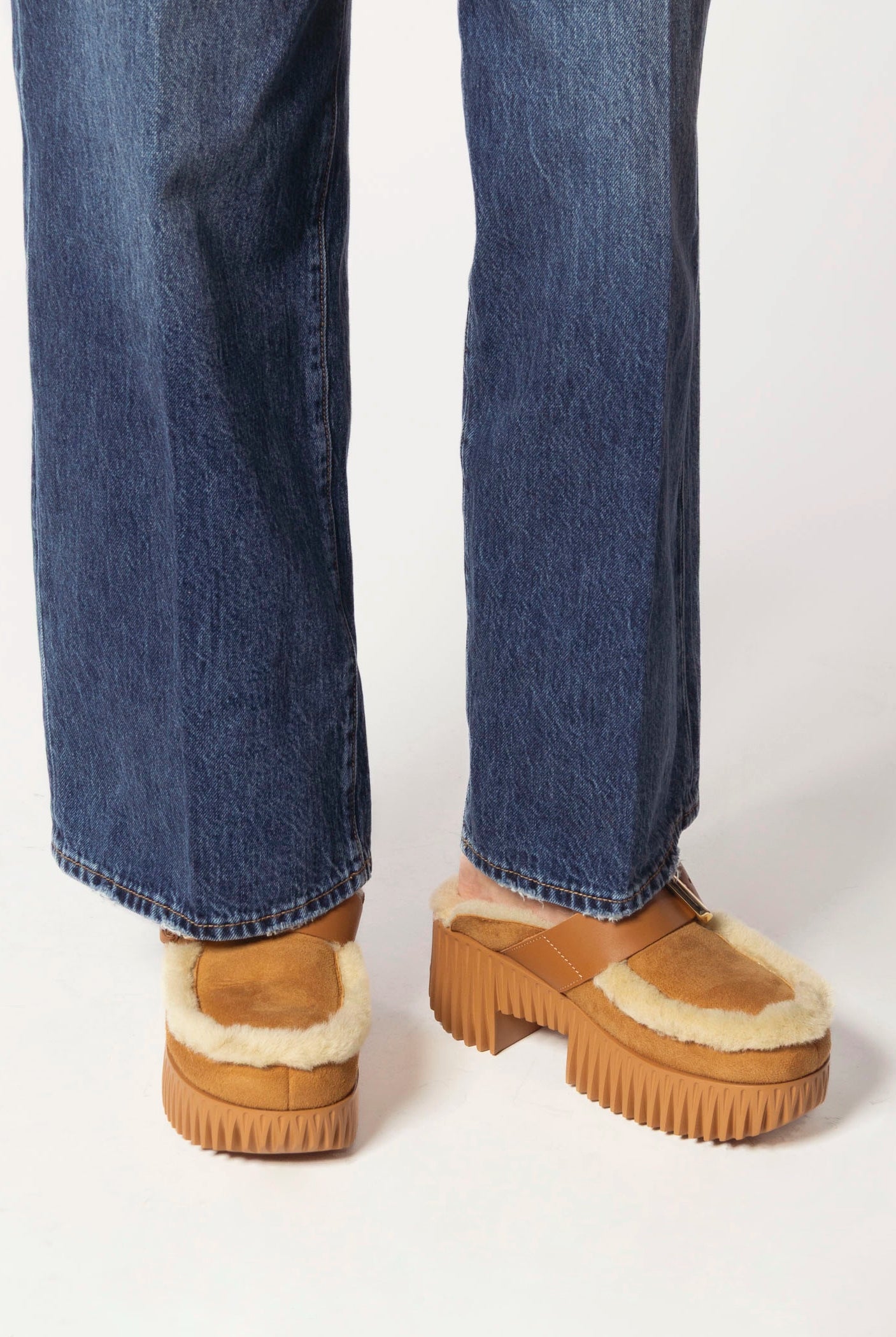 swatch_Camel plia amber shearling clog