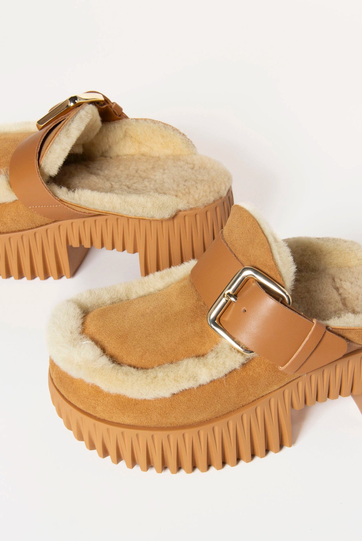 swatch_Camel plia amber shearling clog