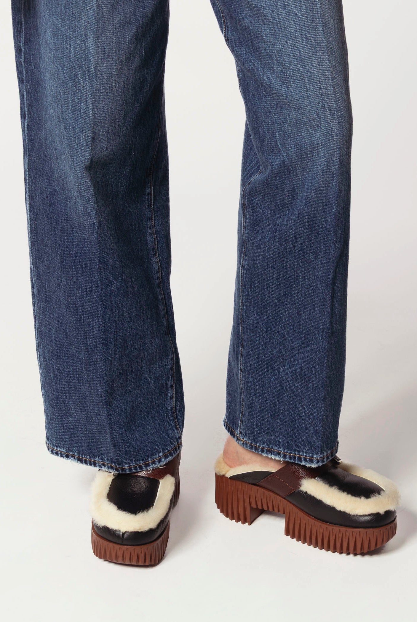 swatch_Oreo plia amber shearling clog