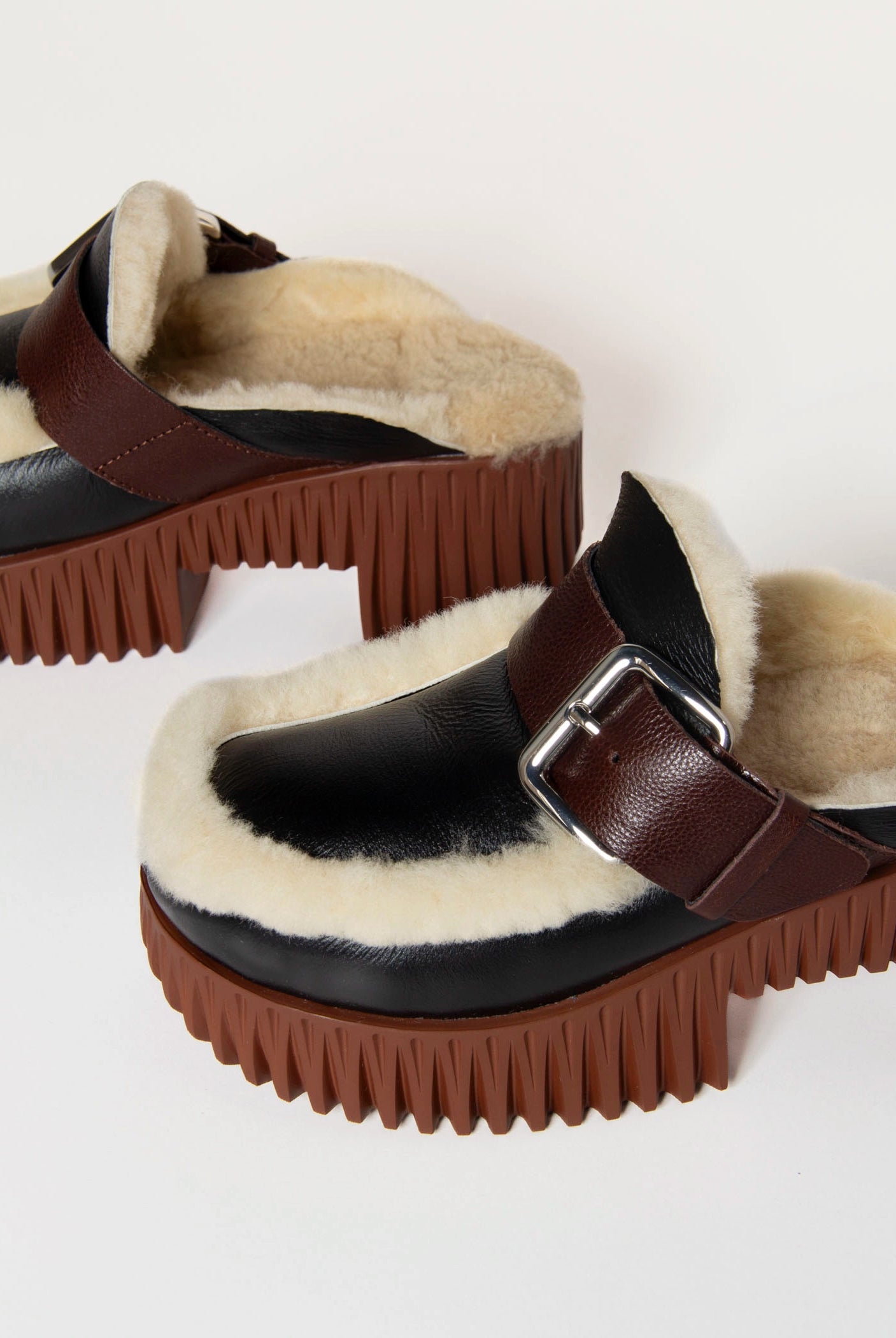 swatch_Oreo plia amber shearling clog