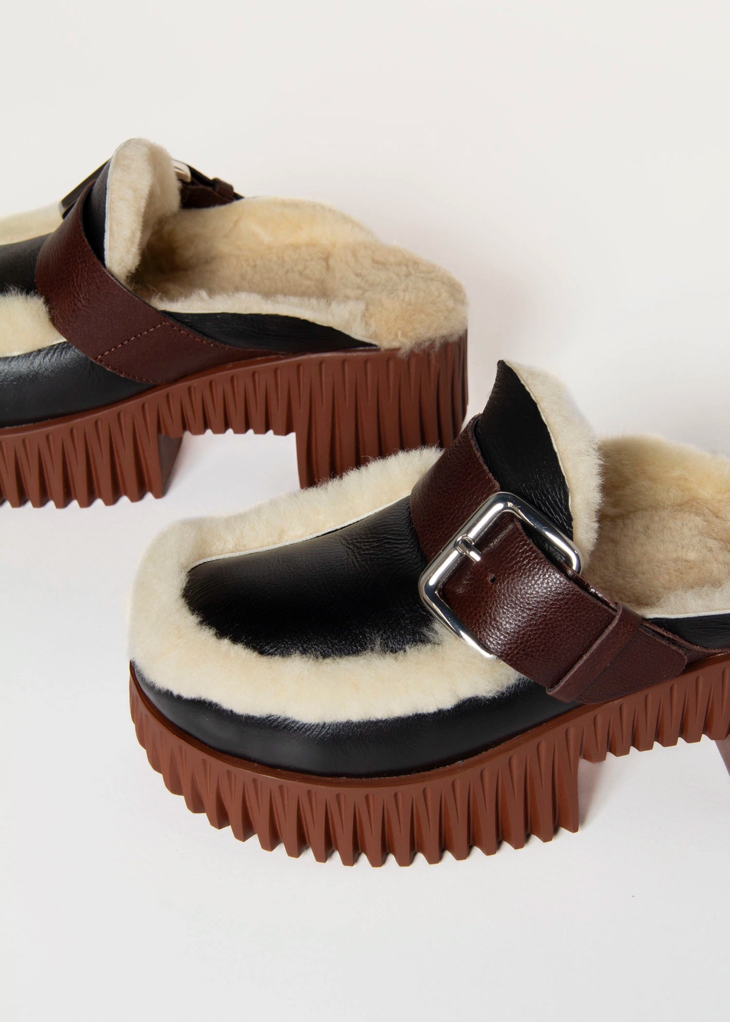 swatch_Oreo plia amber shearling clog