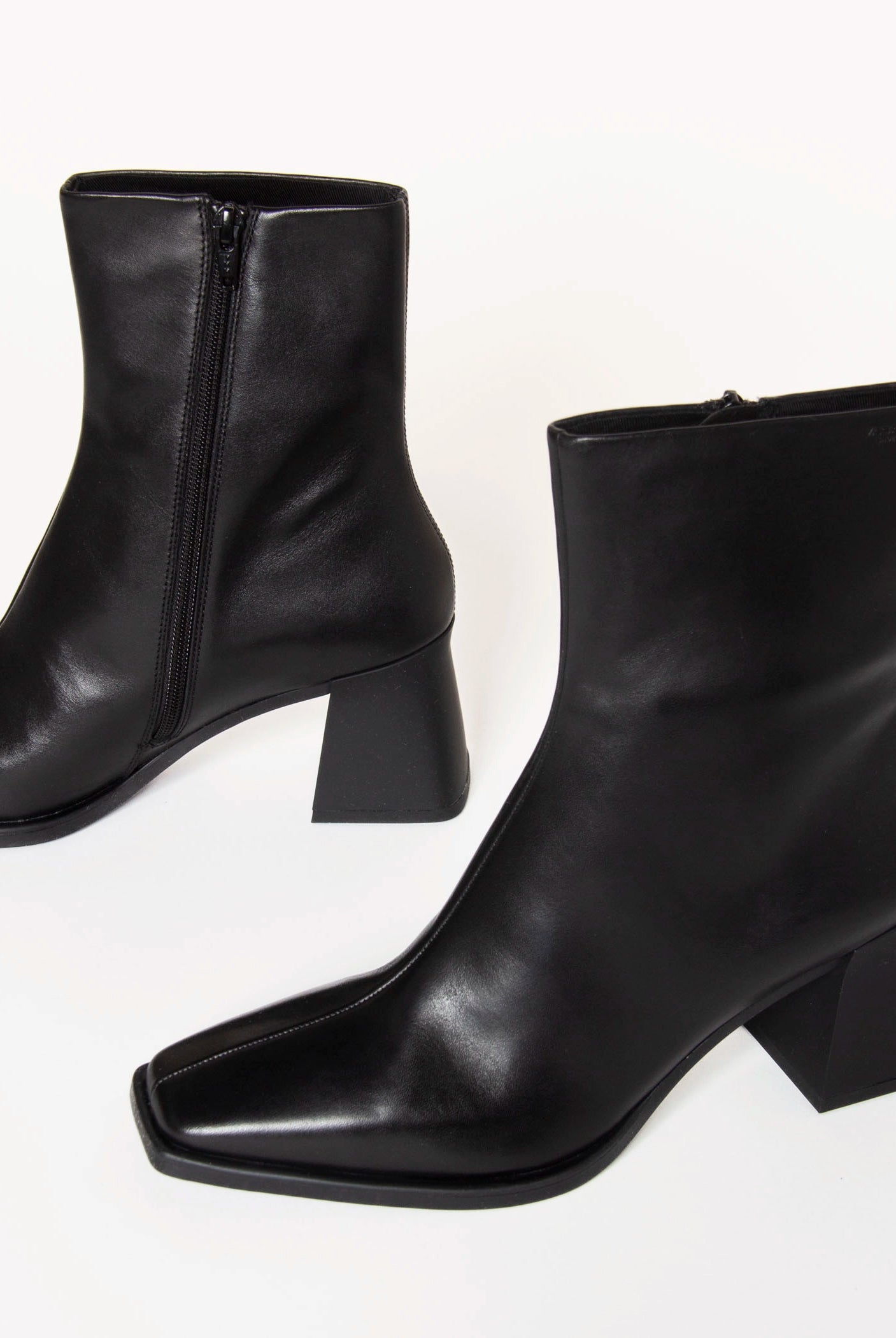 swatch_Black Leather hedda square toe boot boots
