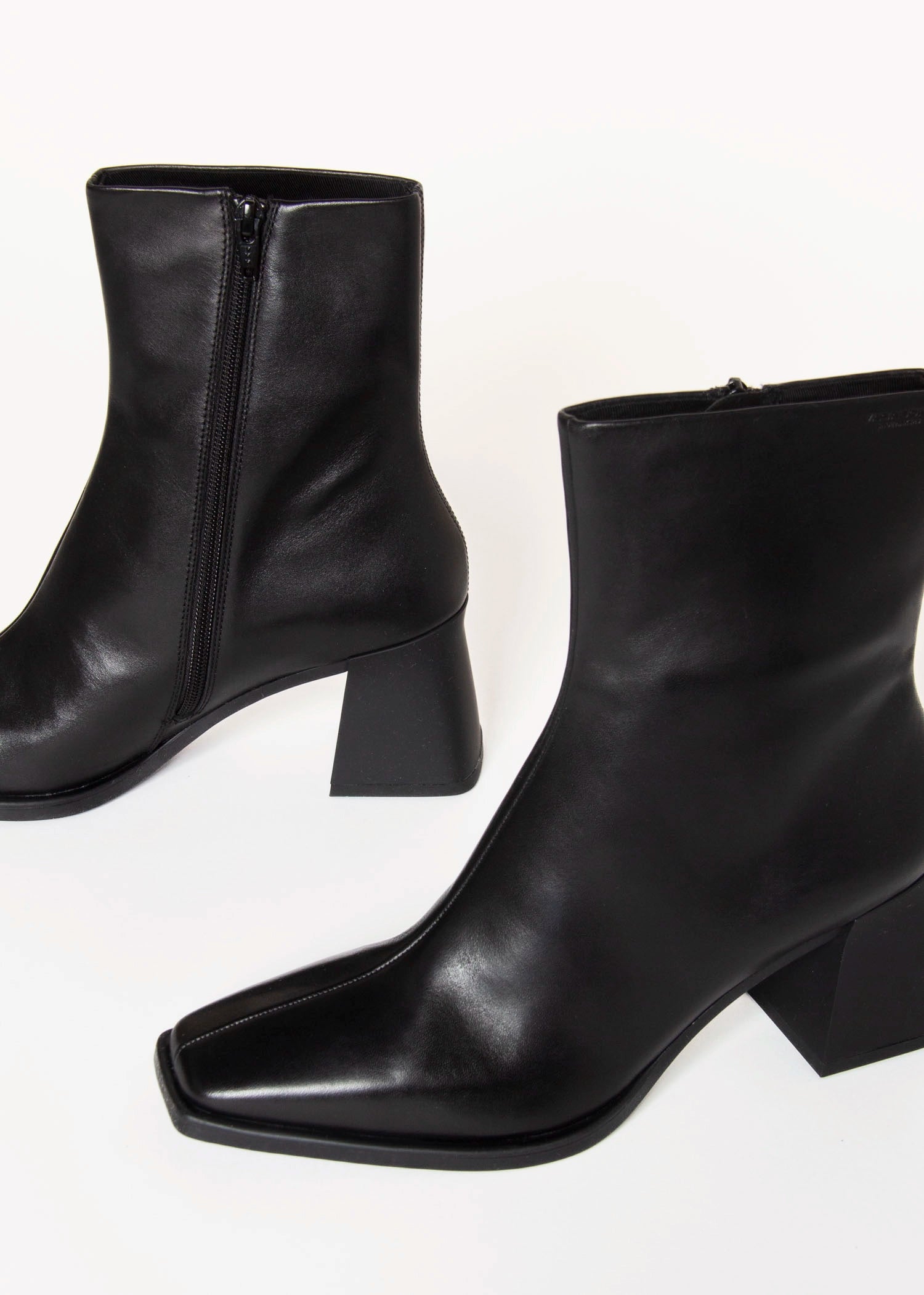swatch_Black Leather hedda square toe boot boots