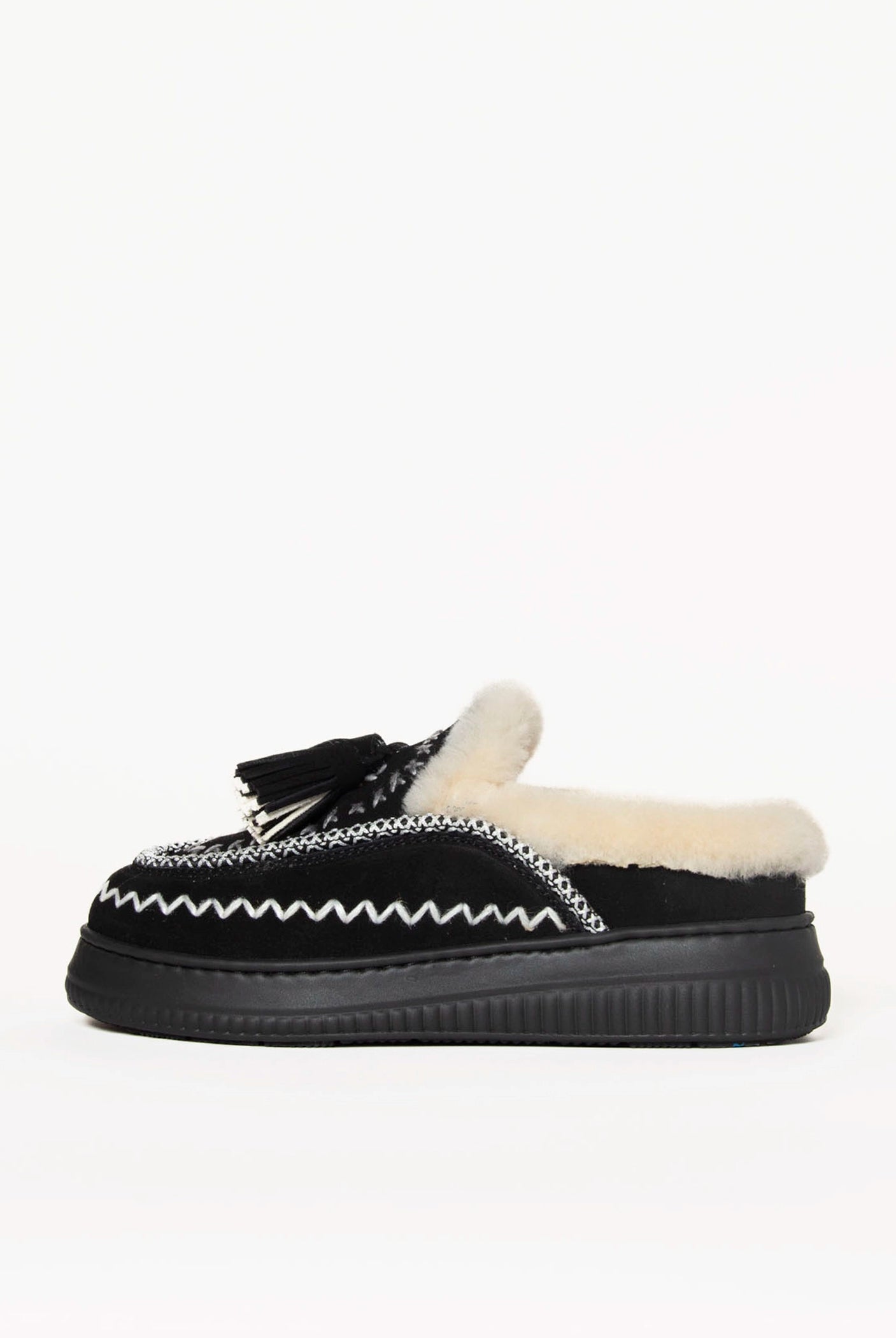 swatch_Black shearling lined moccasin
