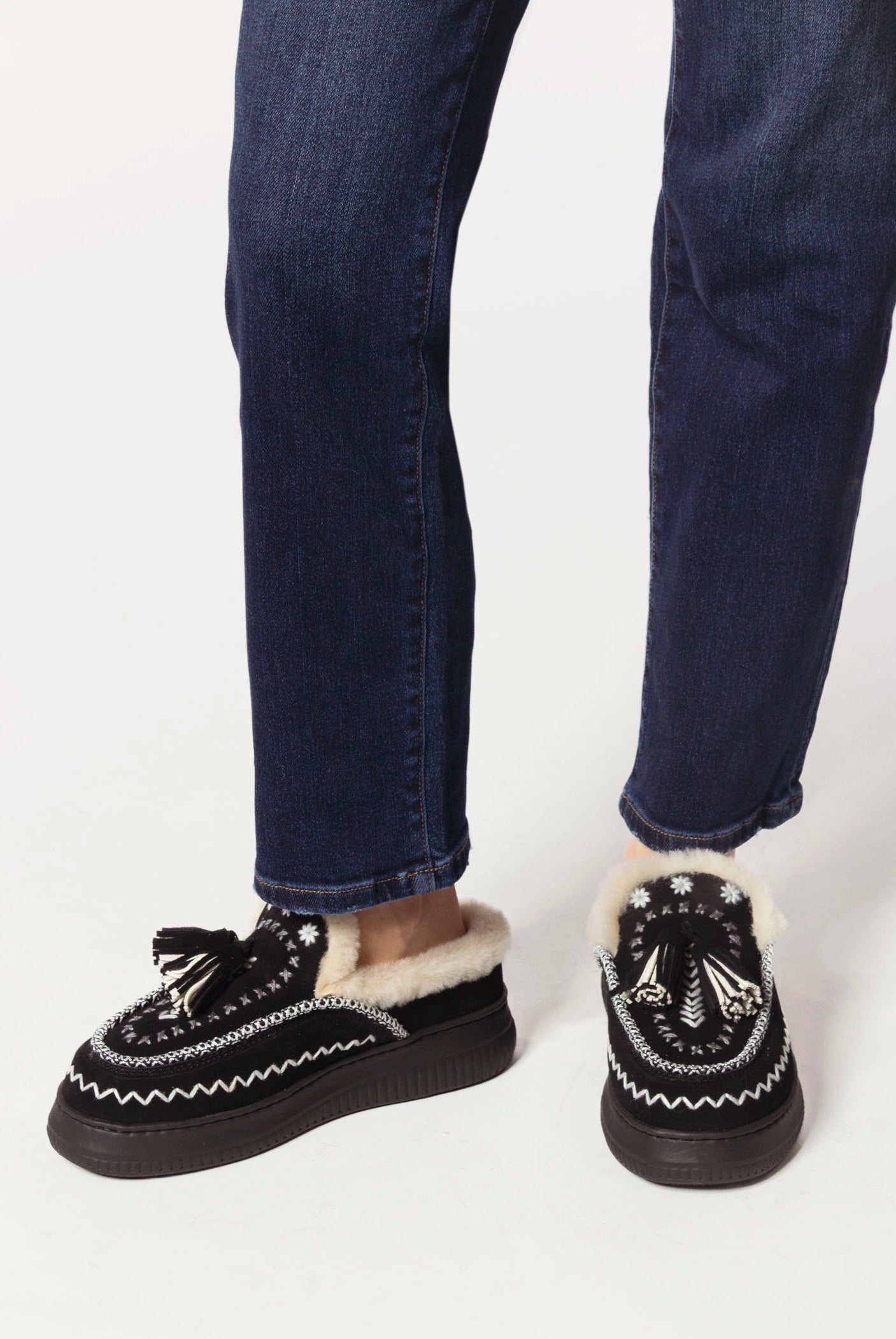 swatch_Black shearling lined moccasin