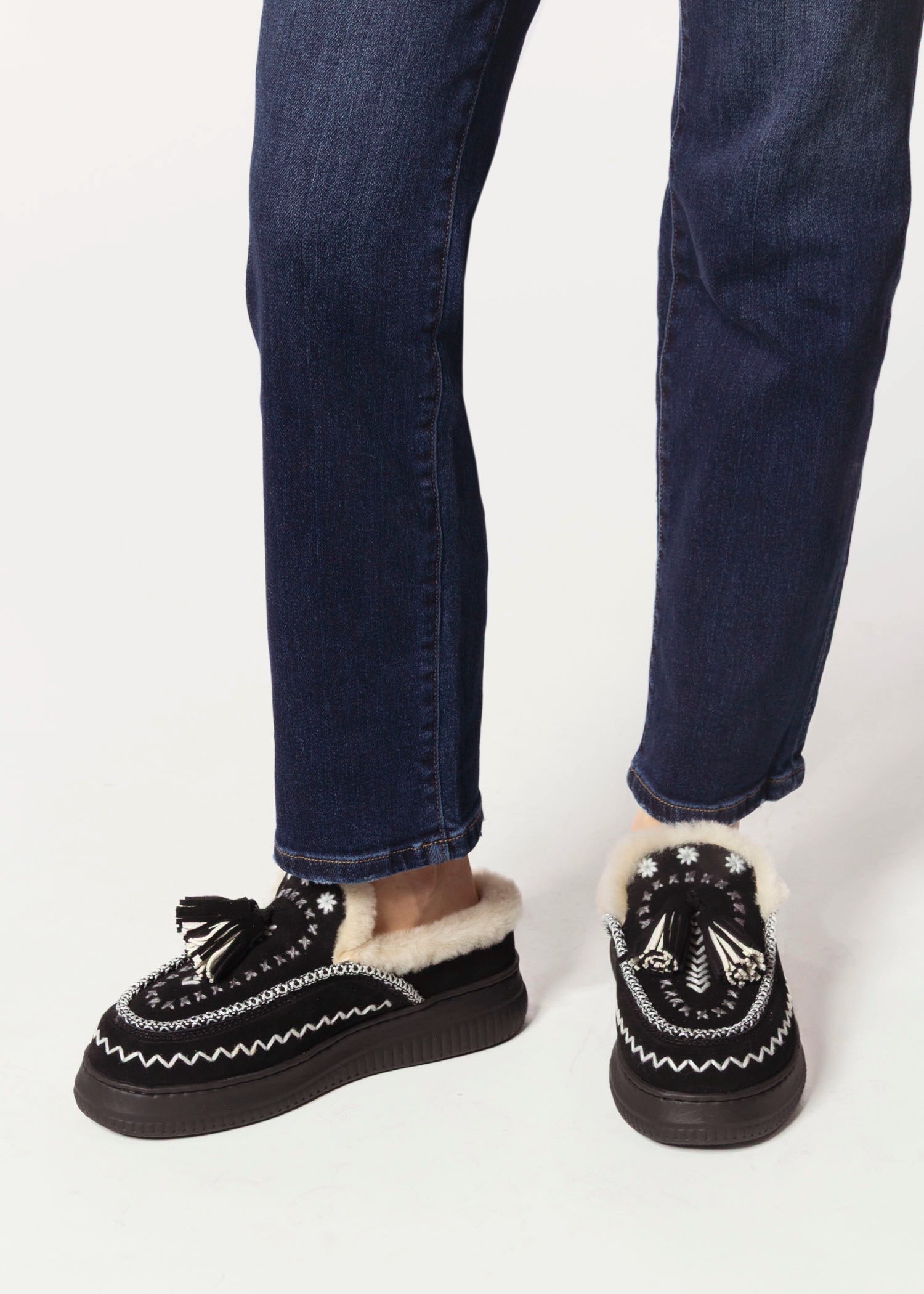 swatch_Black shearling lined moccasin